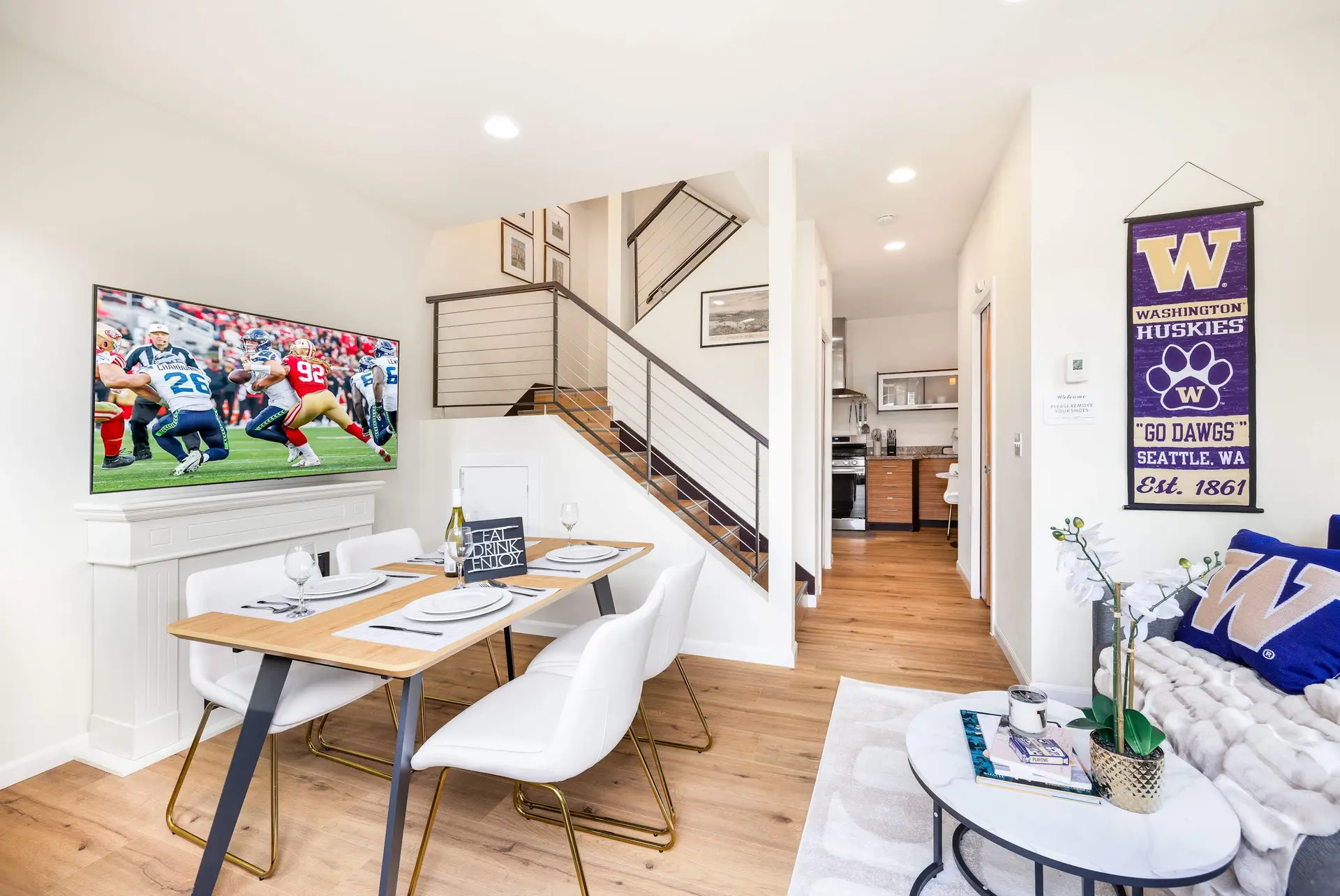 3BR Modern Townhome w/ Parking Near UW & Children’