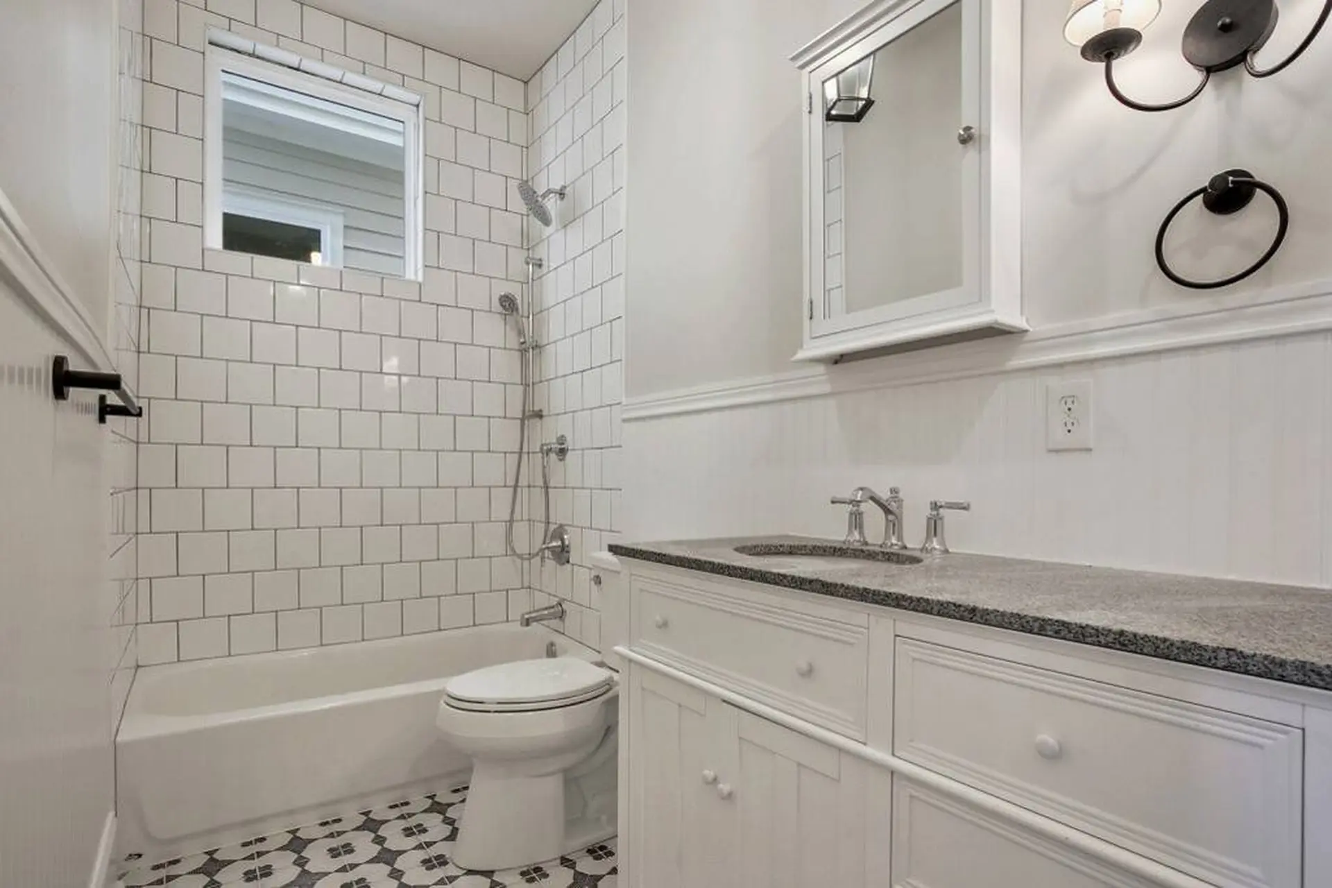 Chic NOLA Townhouse for 16 near French Quarter