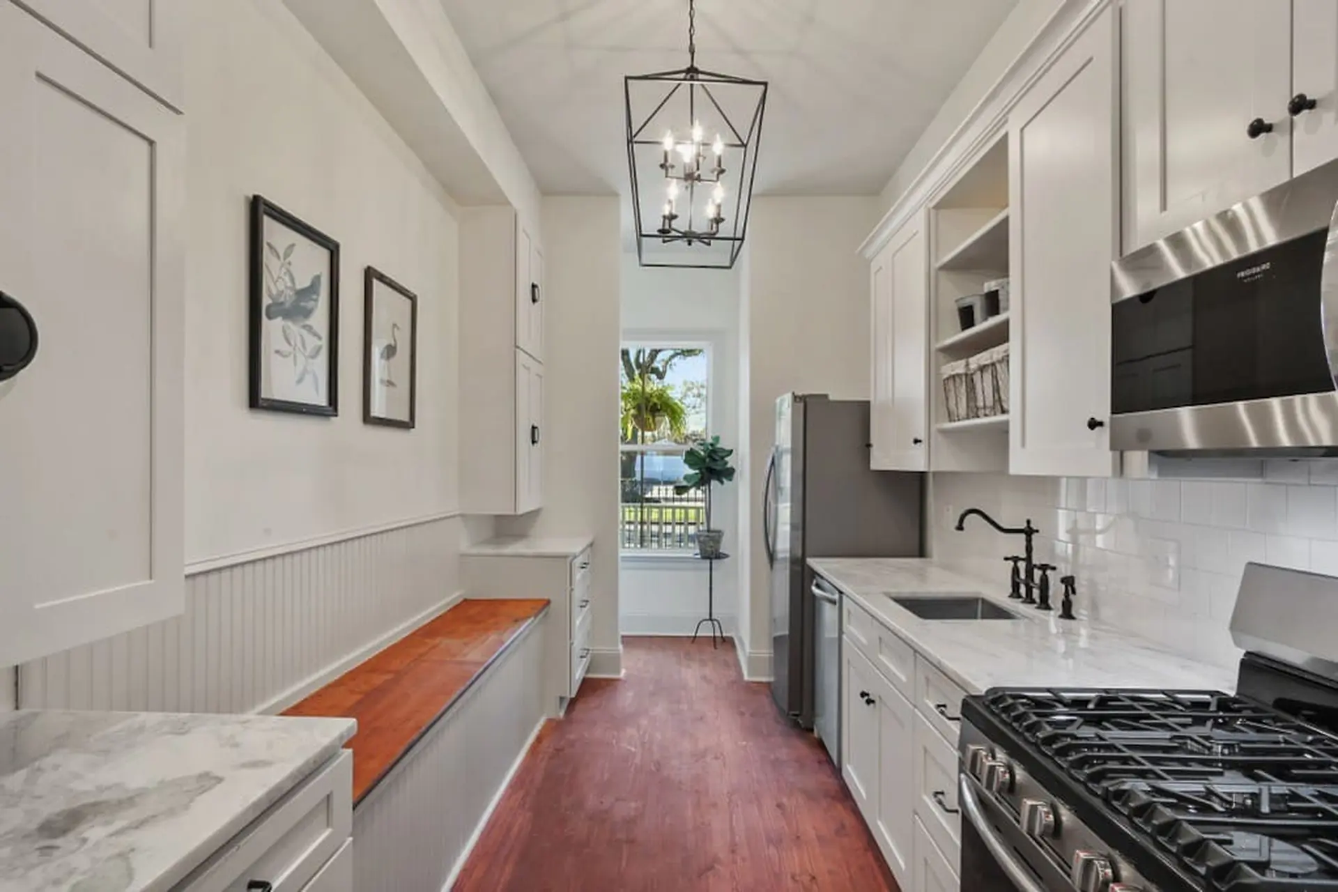 Quaint Charm: NOLA Vintage Home near St. Charles