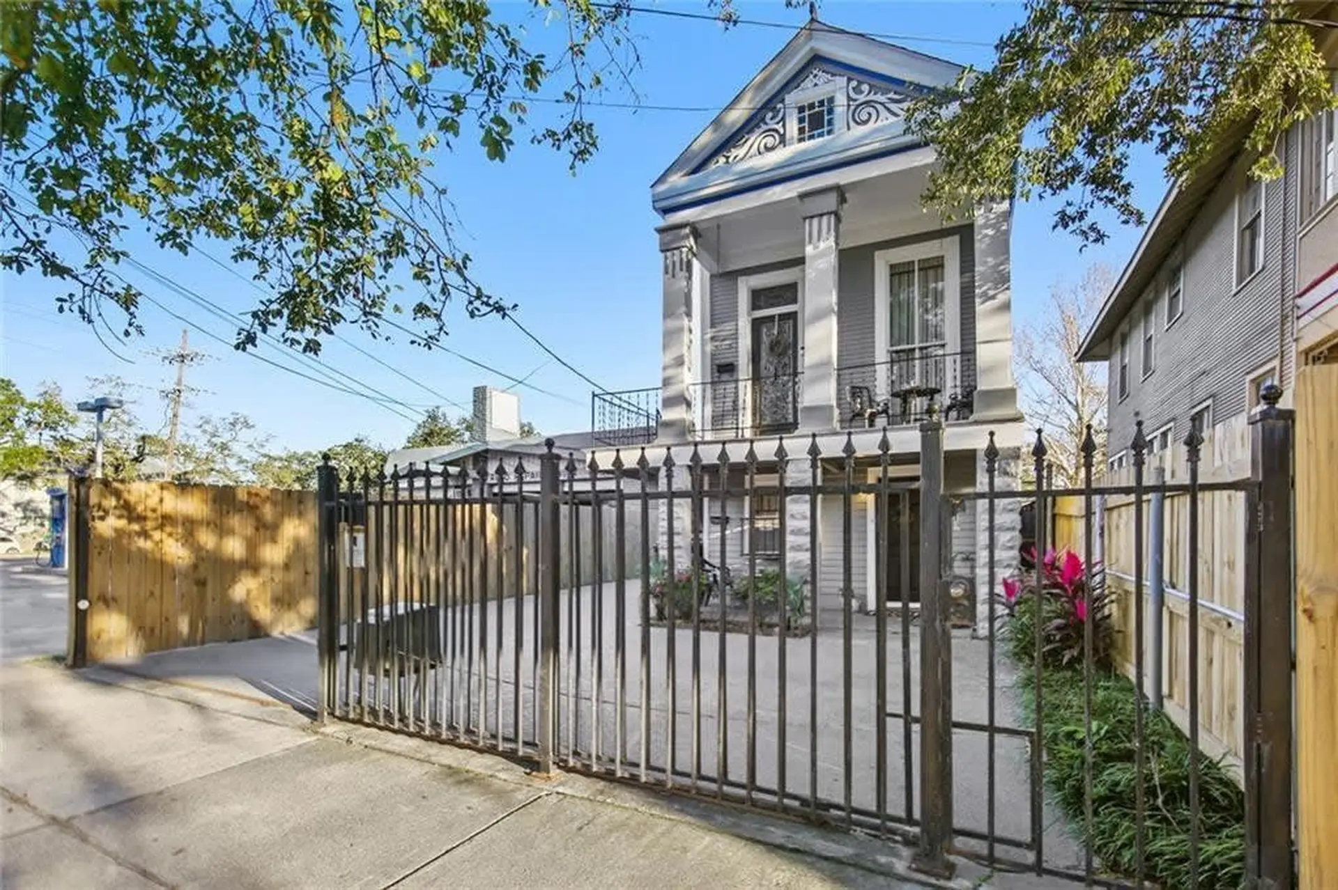 NOLA Charm: Sleeps 12, Near Attractions!