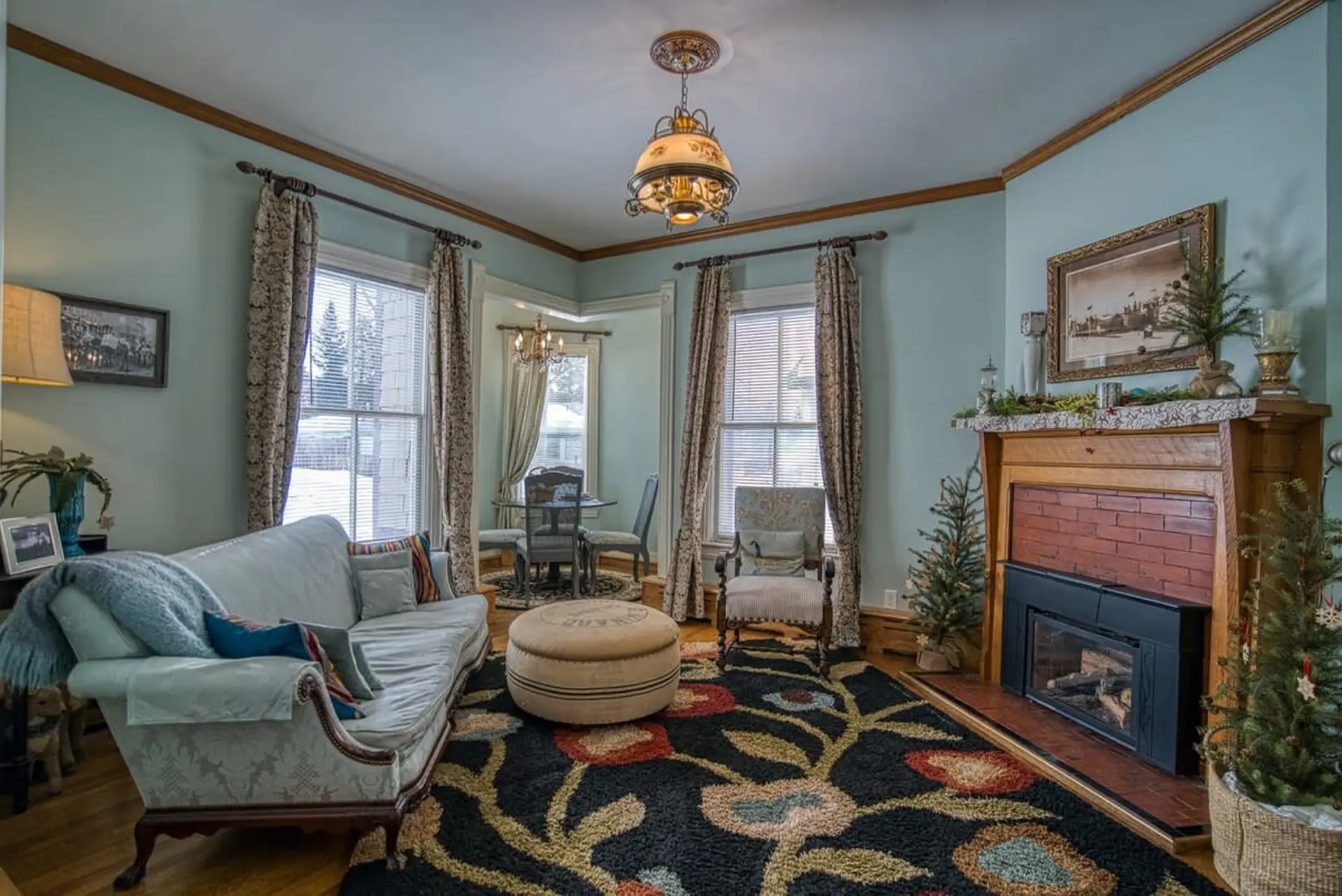 5BR Cozy Victorian - Jacuzzi - Group Friendly