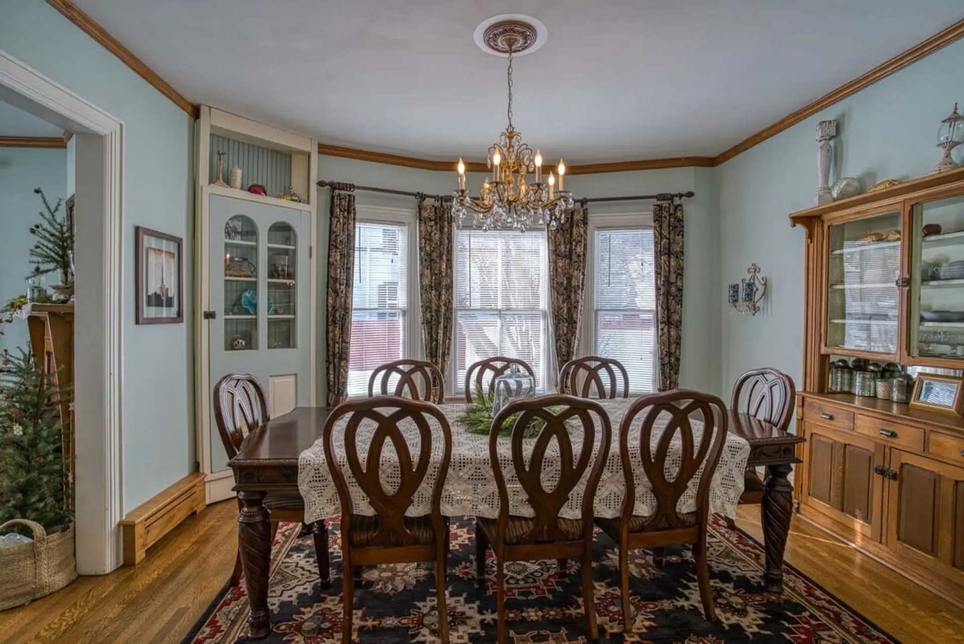 5BR Cozy Victorian - Jacuzzi - Group Friendly