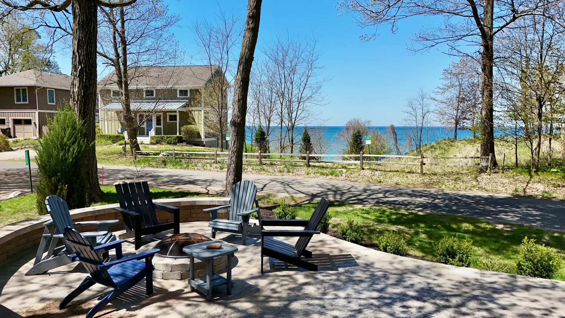 Exclusive beach/Views of Lake Michigan/Fire pit