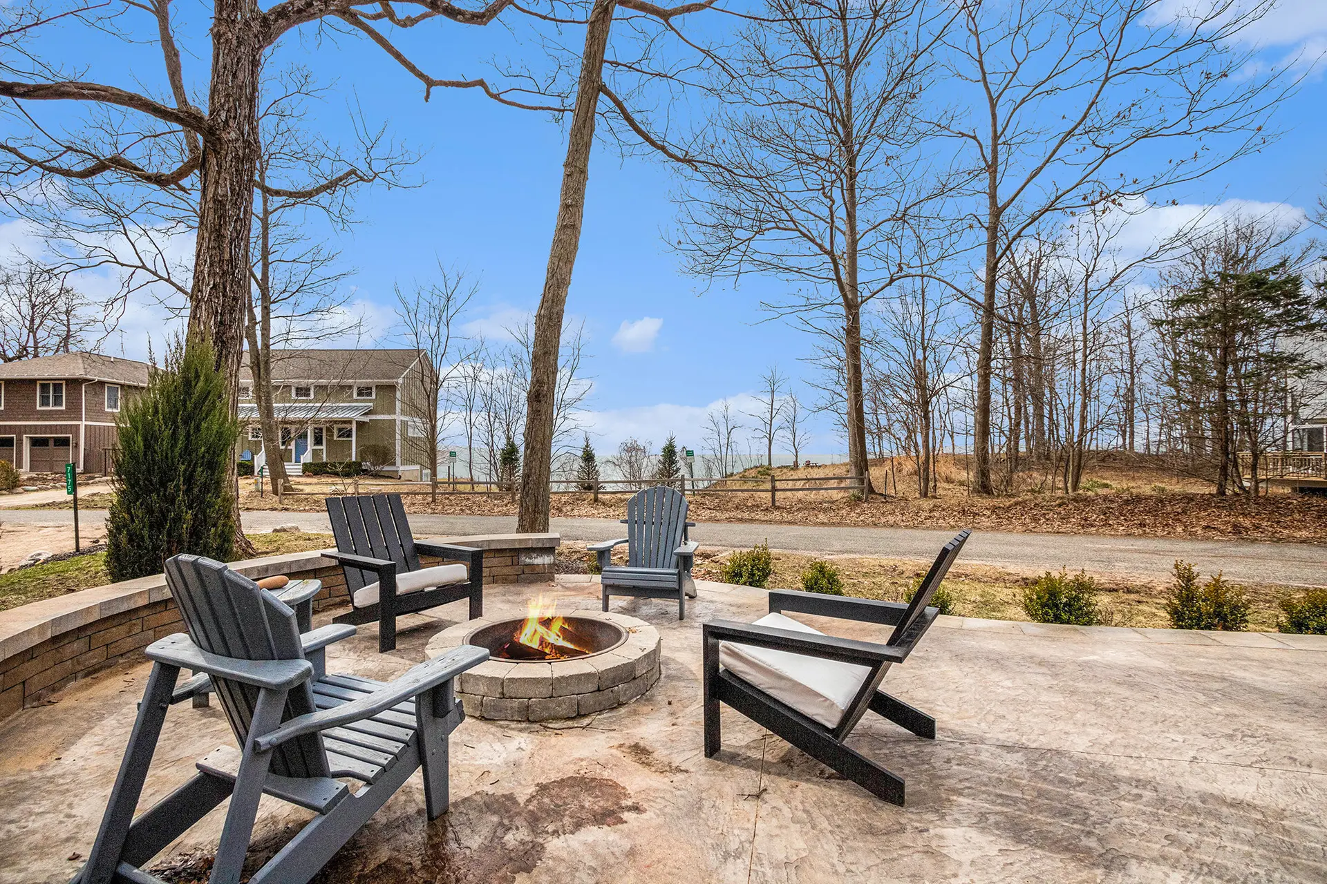Exclusive beach/Views of Lake Michigan/Fire pit
