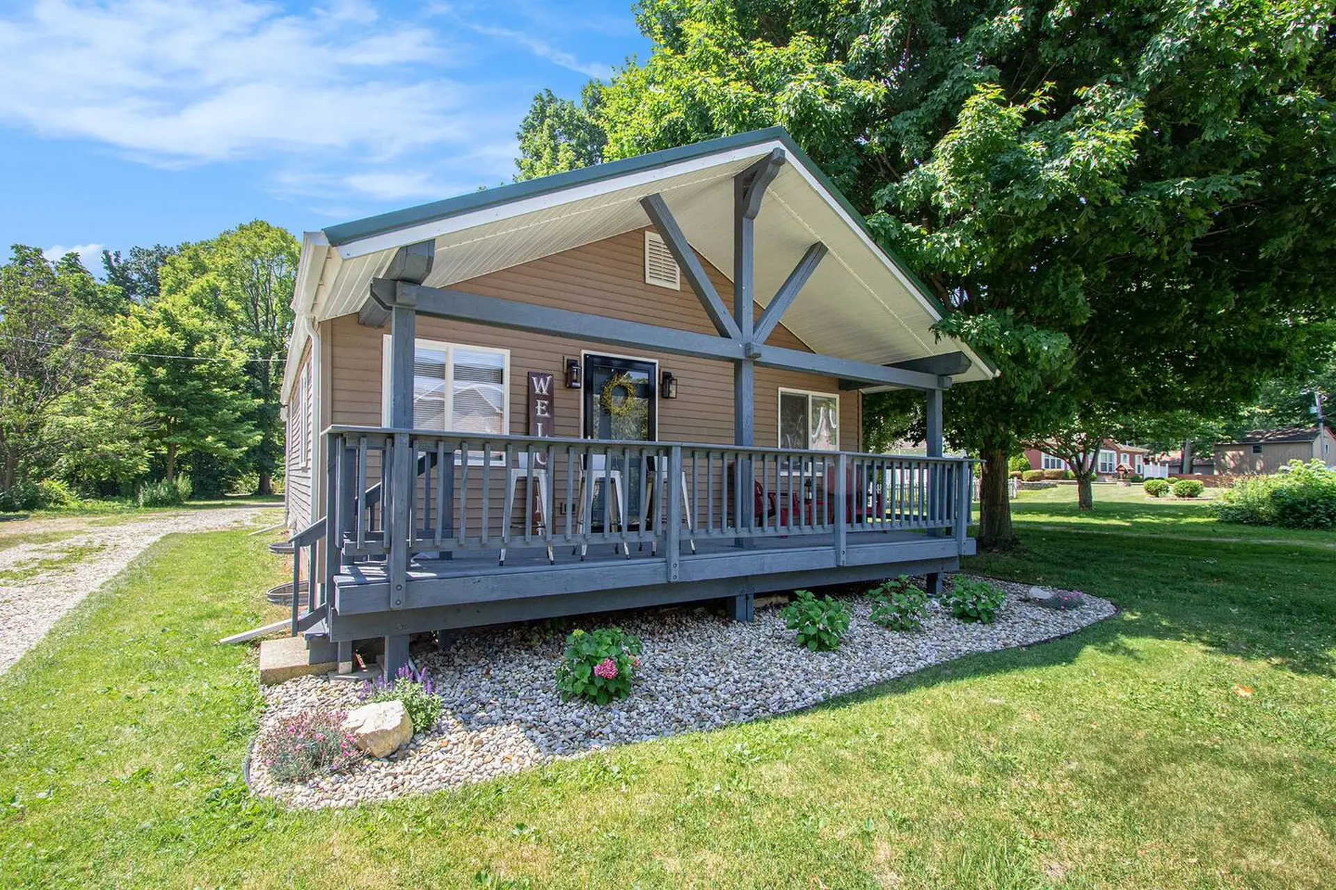 Lakeside Retreat: Peaceful & Ideal for Families