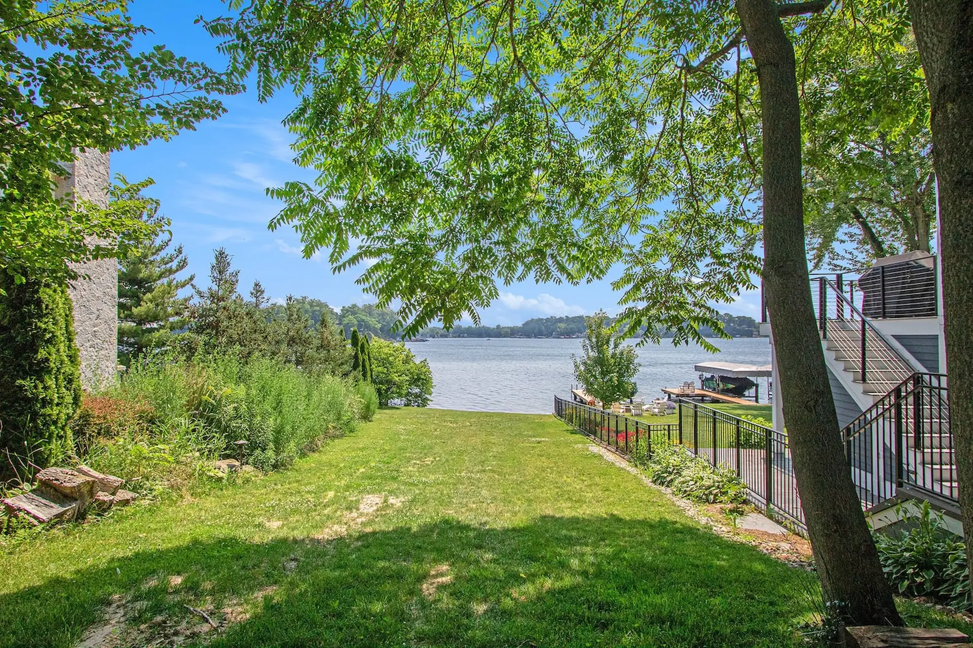 Lakeside Retreat: Peaceful & Ideal for Families