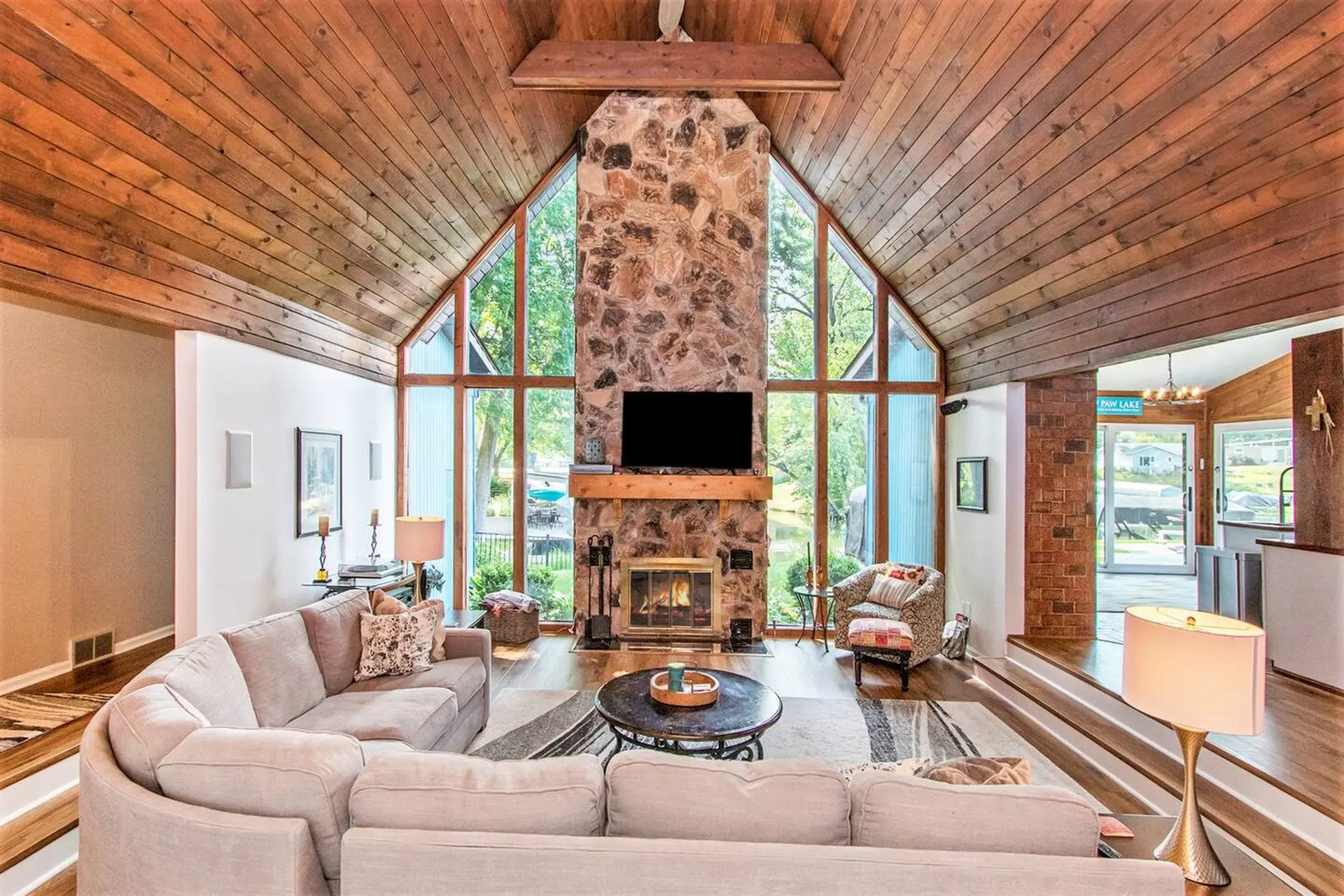 Luxe Lakefront Haven: Pool & Hot Tub!