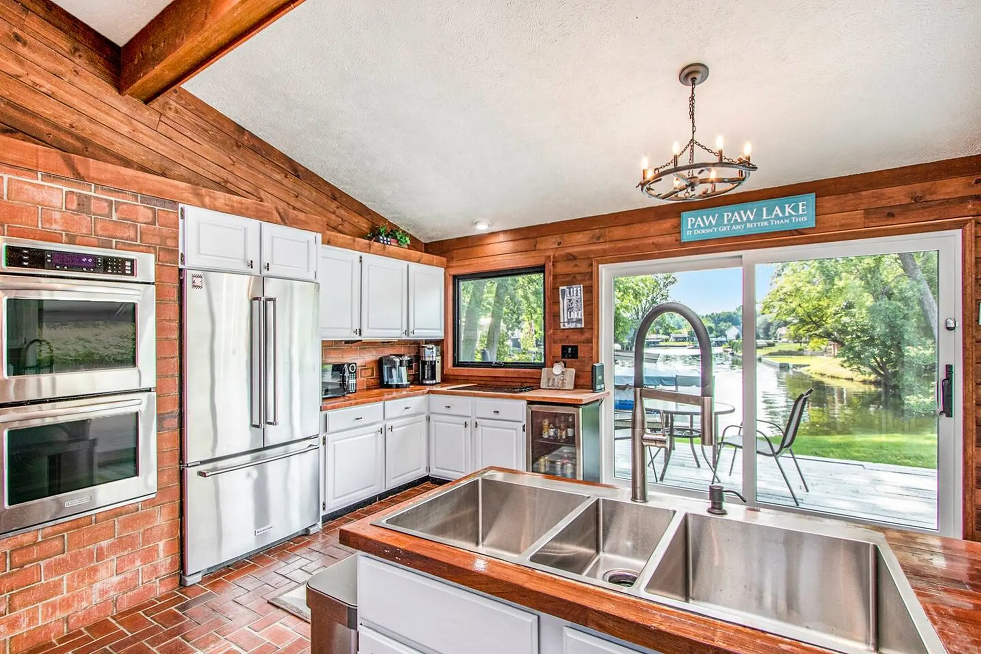 Luxe Lakefront Haven: Pool & Hot Tub!