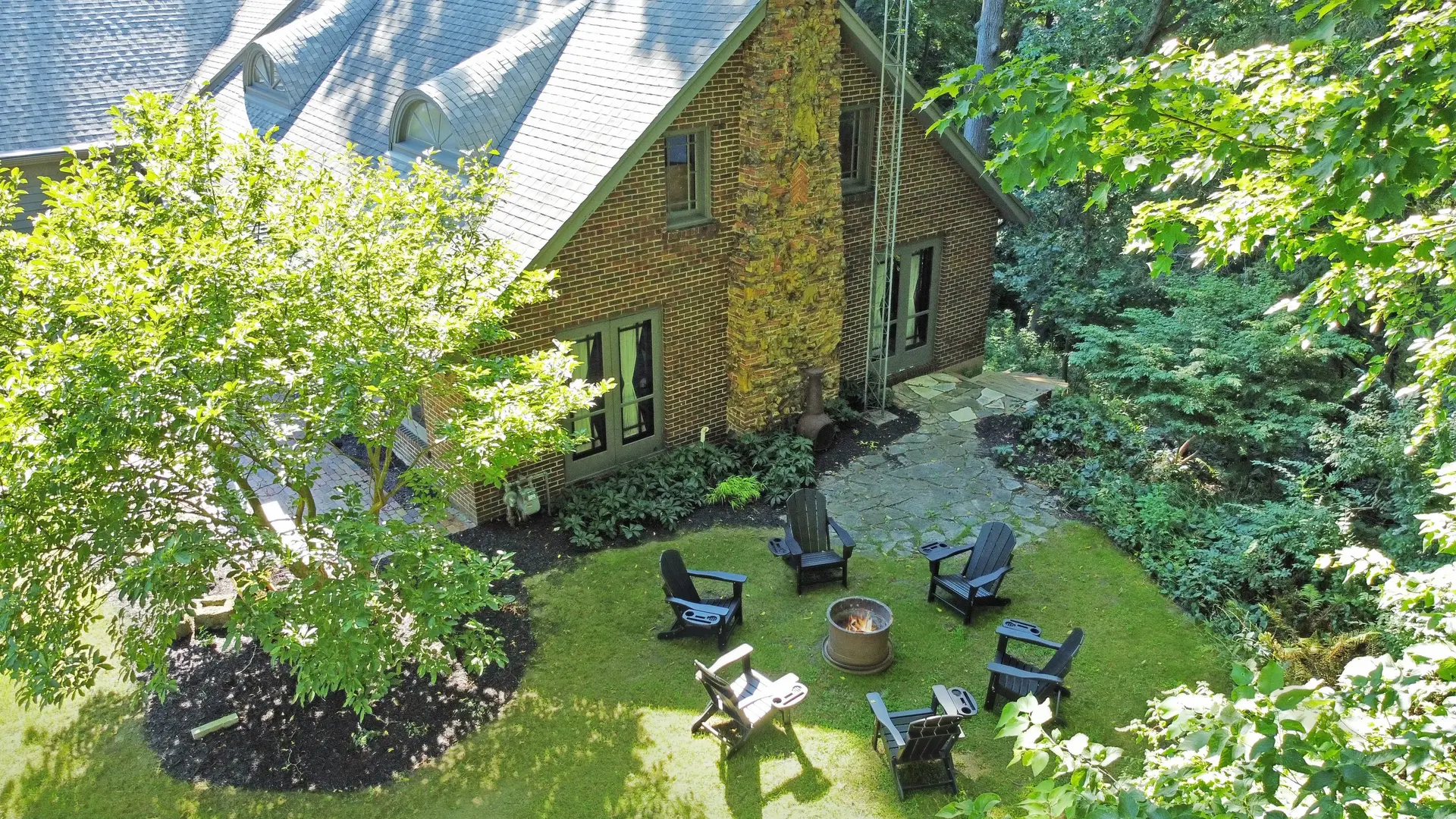 Pat's Pool House