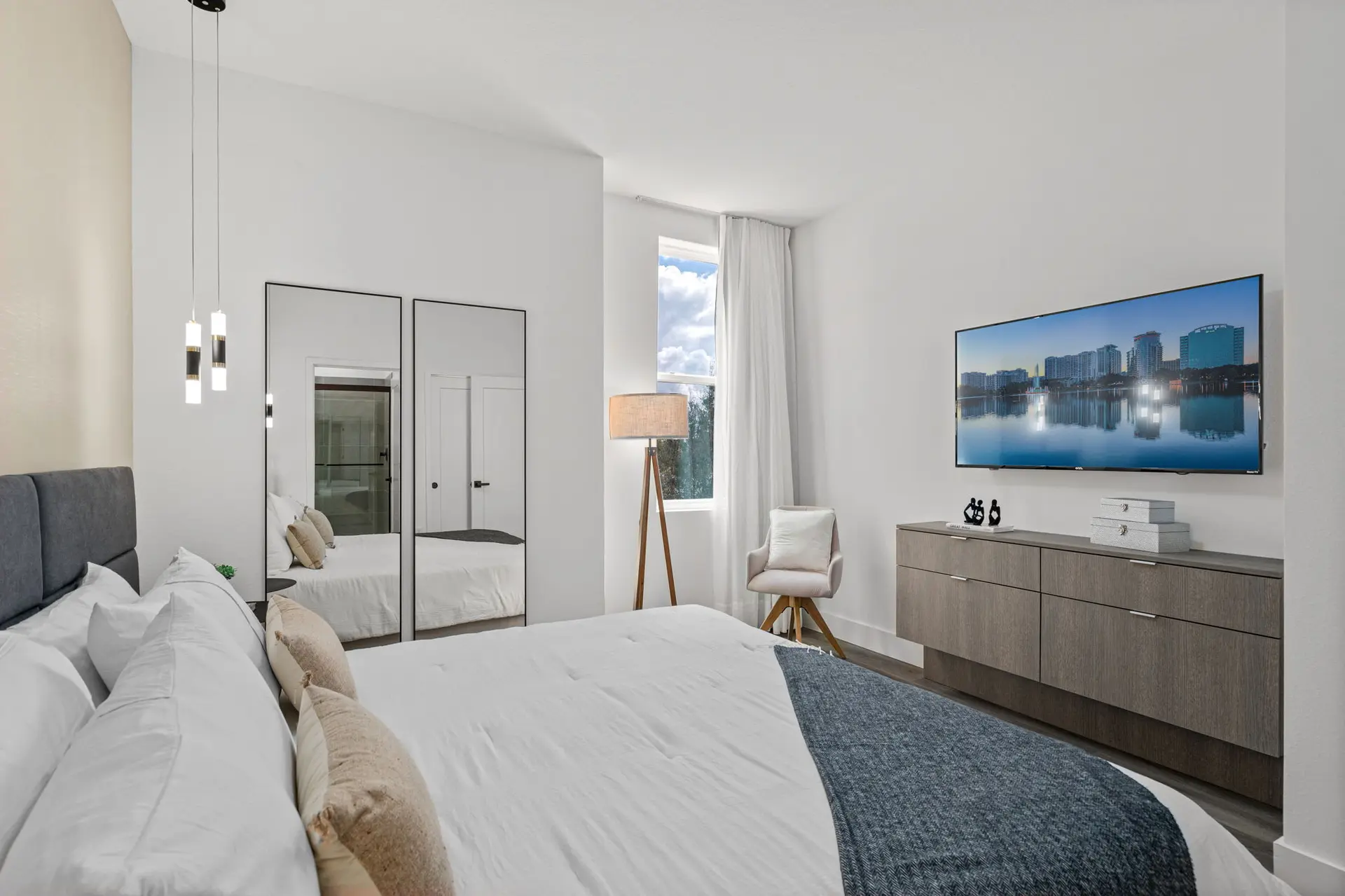 Spacious Getaway with Modern & Themed Rooms