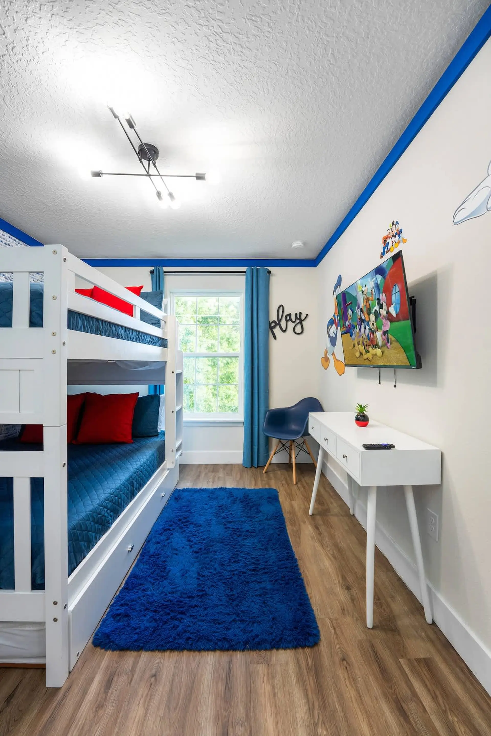 Beautiful 4BR Home w/ Modern Design