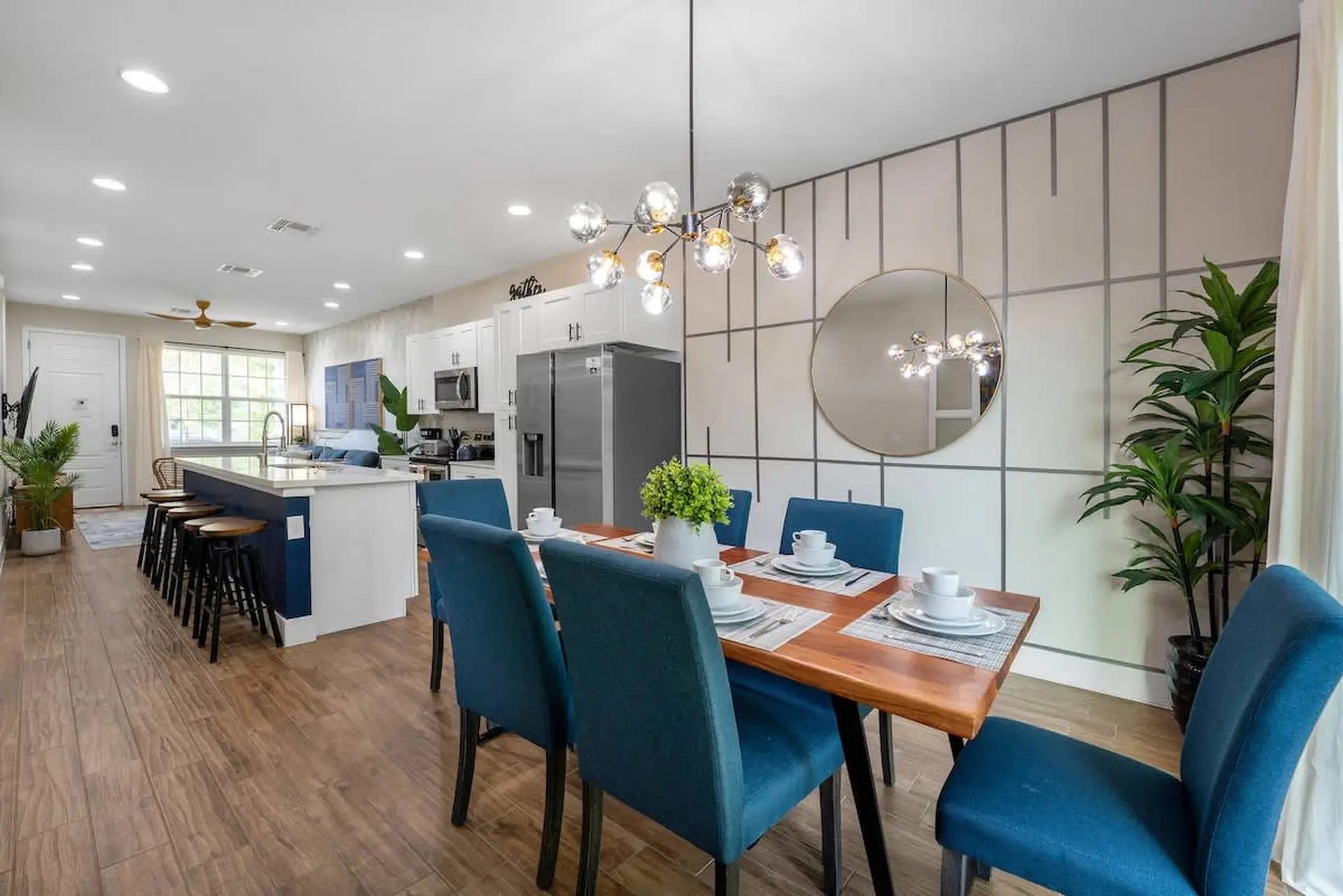 Beautiful 4BR Home w/ Modern Design