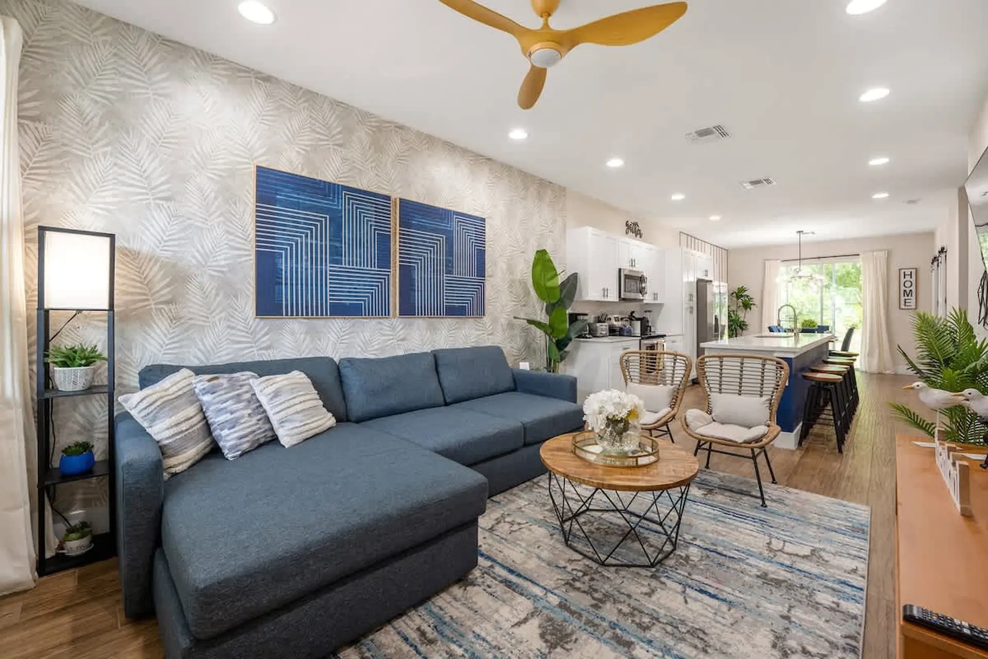Beautiful 4BR Home w/ Modern Design