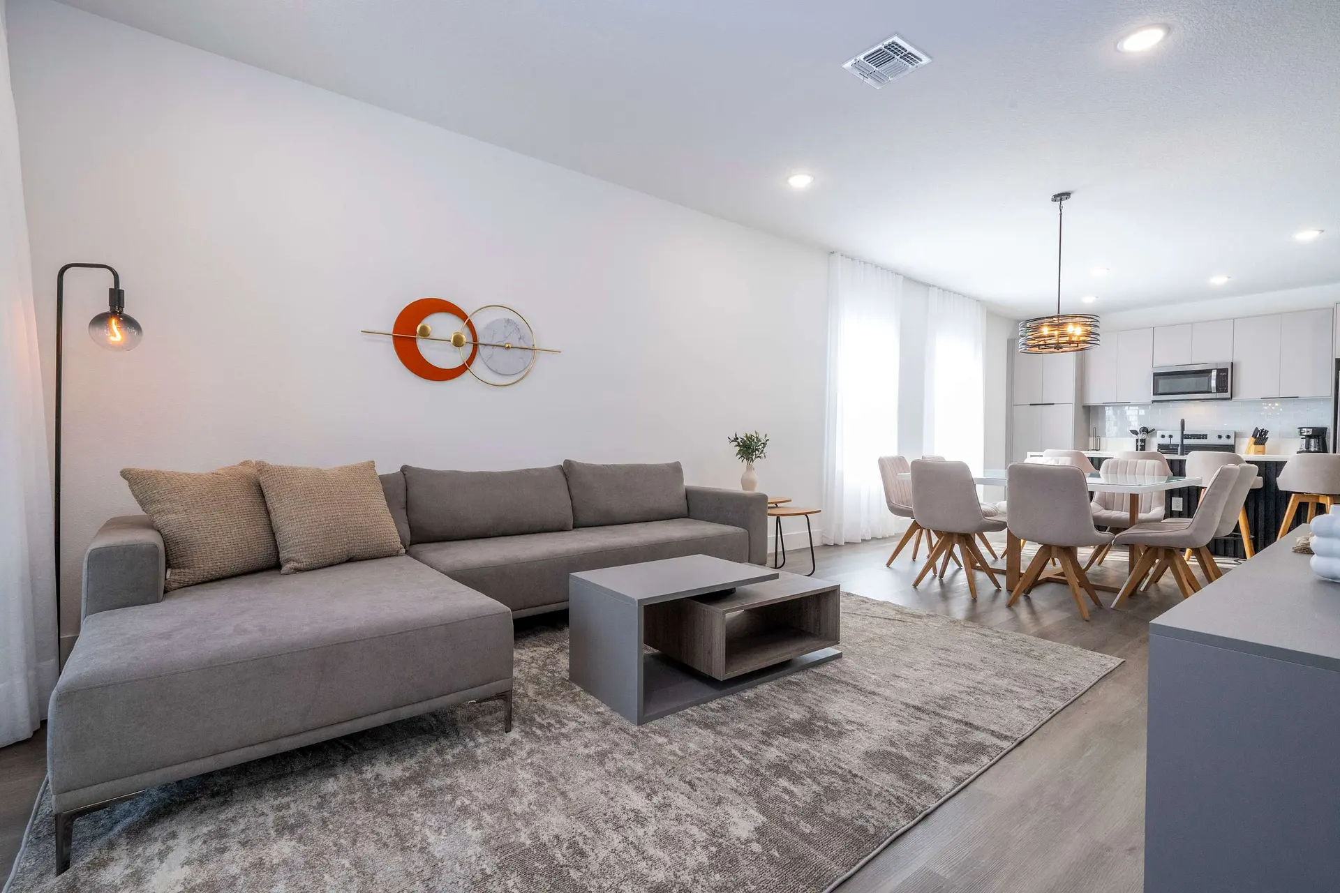Bright & Spacious 4BR Near Attractions