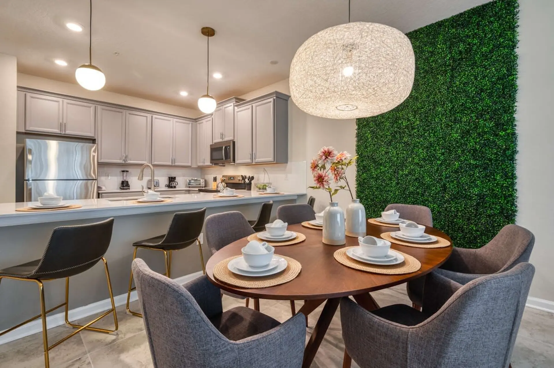 Chic 3BR Modern Condo, Spacious & Mickey-Themed