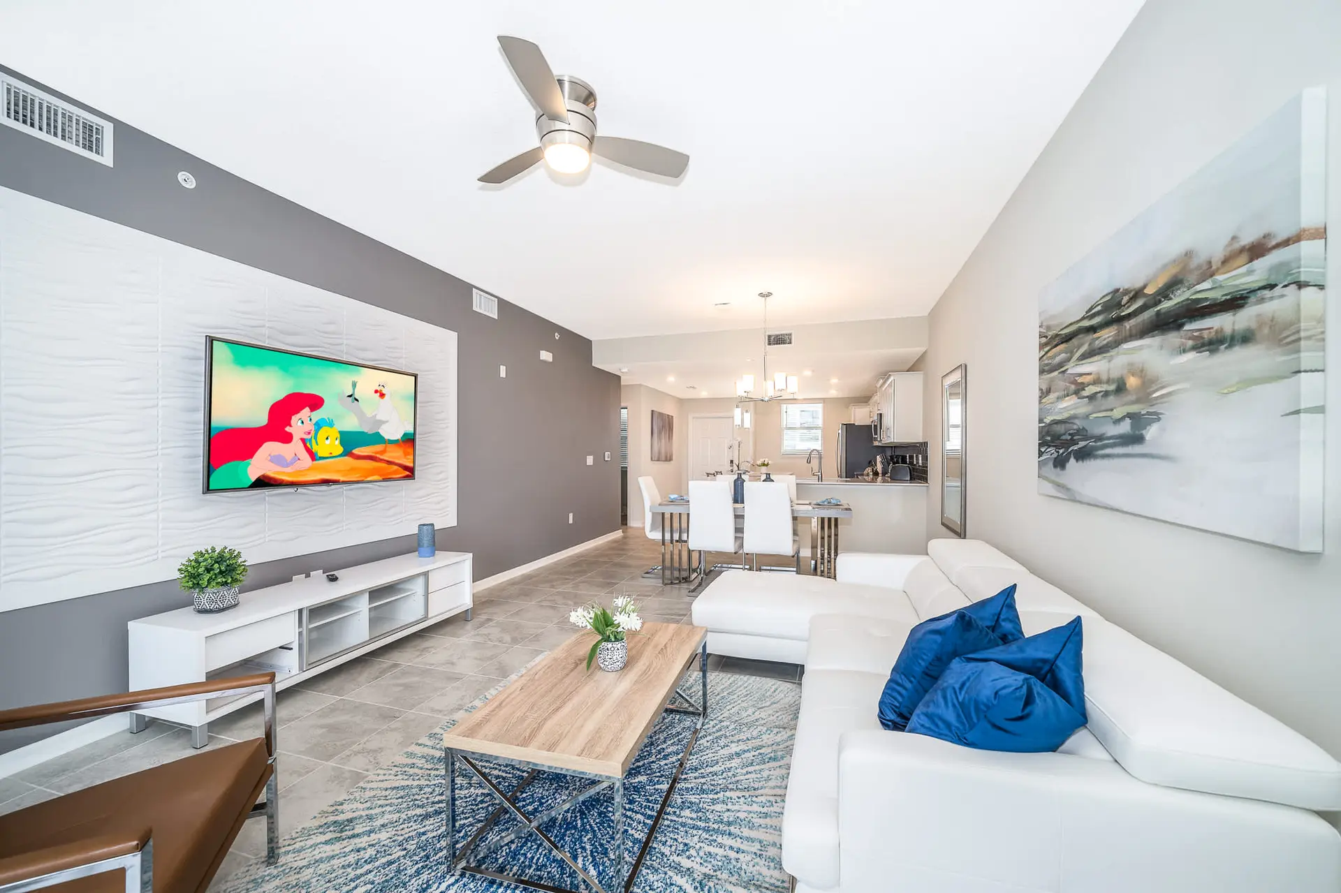 Elegant 2Bed Condo in Storey Lake, Prime Location