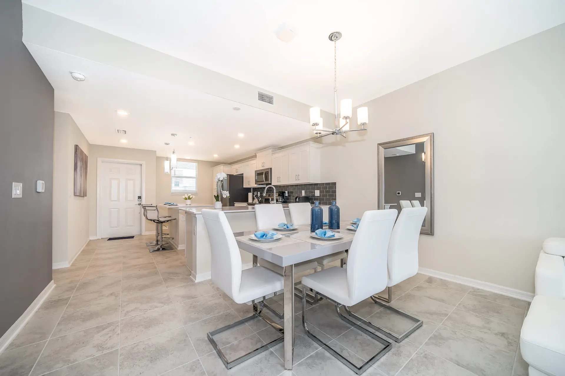 Elegant 2Bed Condo in Storey Lake, Prime Location