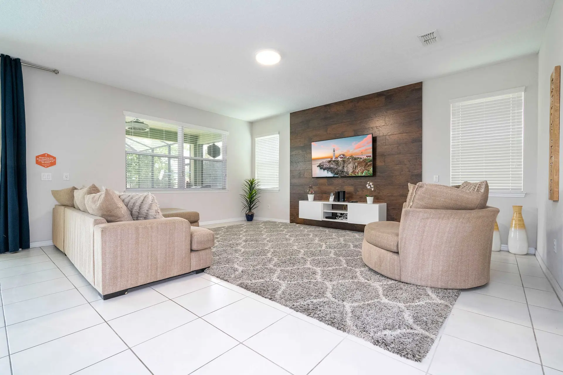 Beautiful 5 Bed Home in Solara with Private Pool
