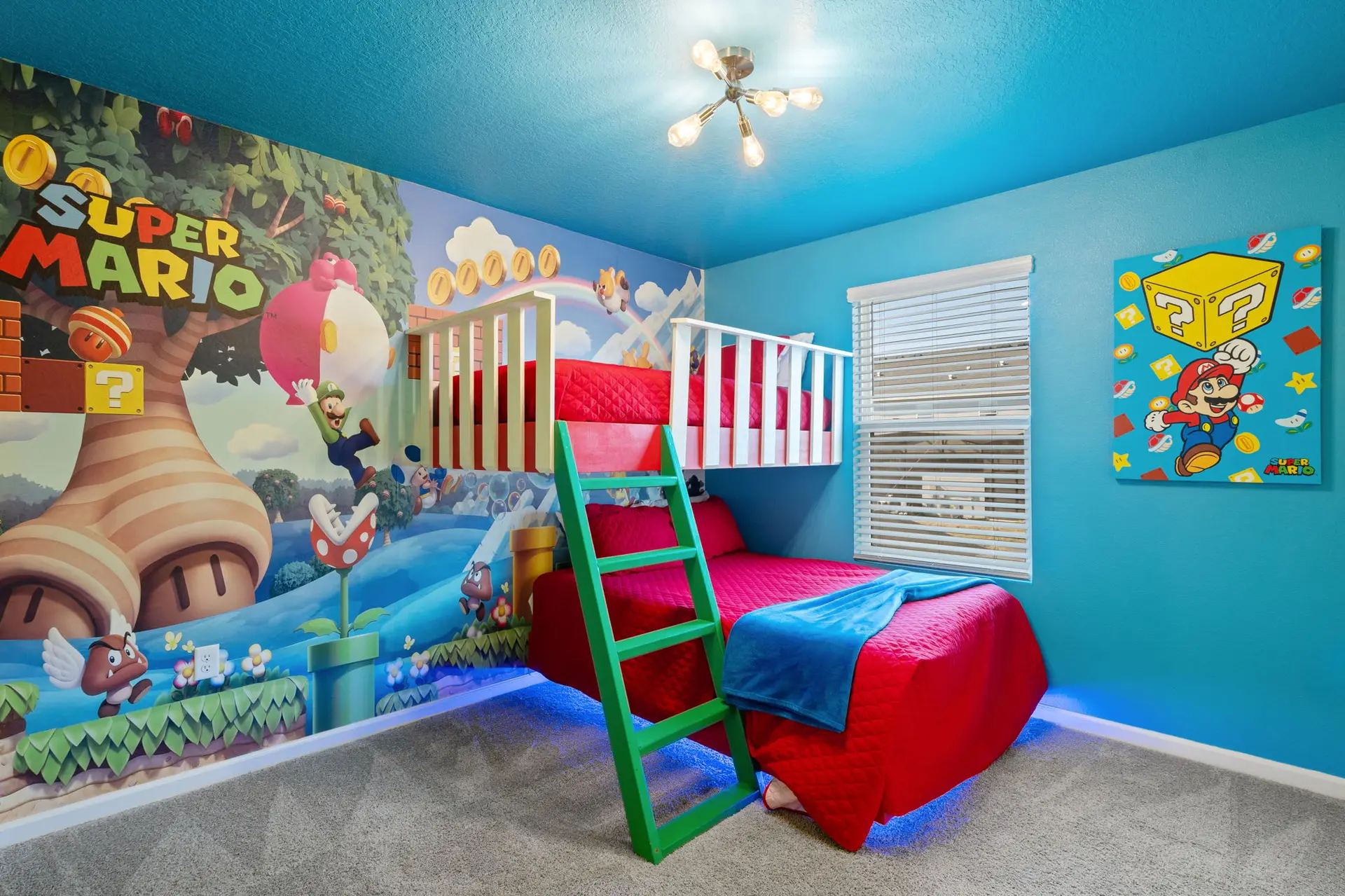 Chic 6 Bedroom Solara Home, Pool and Themed Rooms