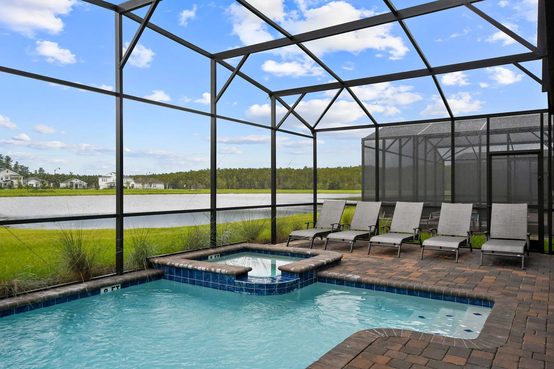 Home 9 Bed Themed Rooms, Pool, Storey Lake