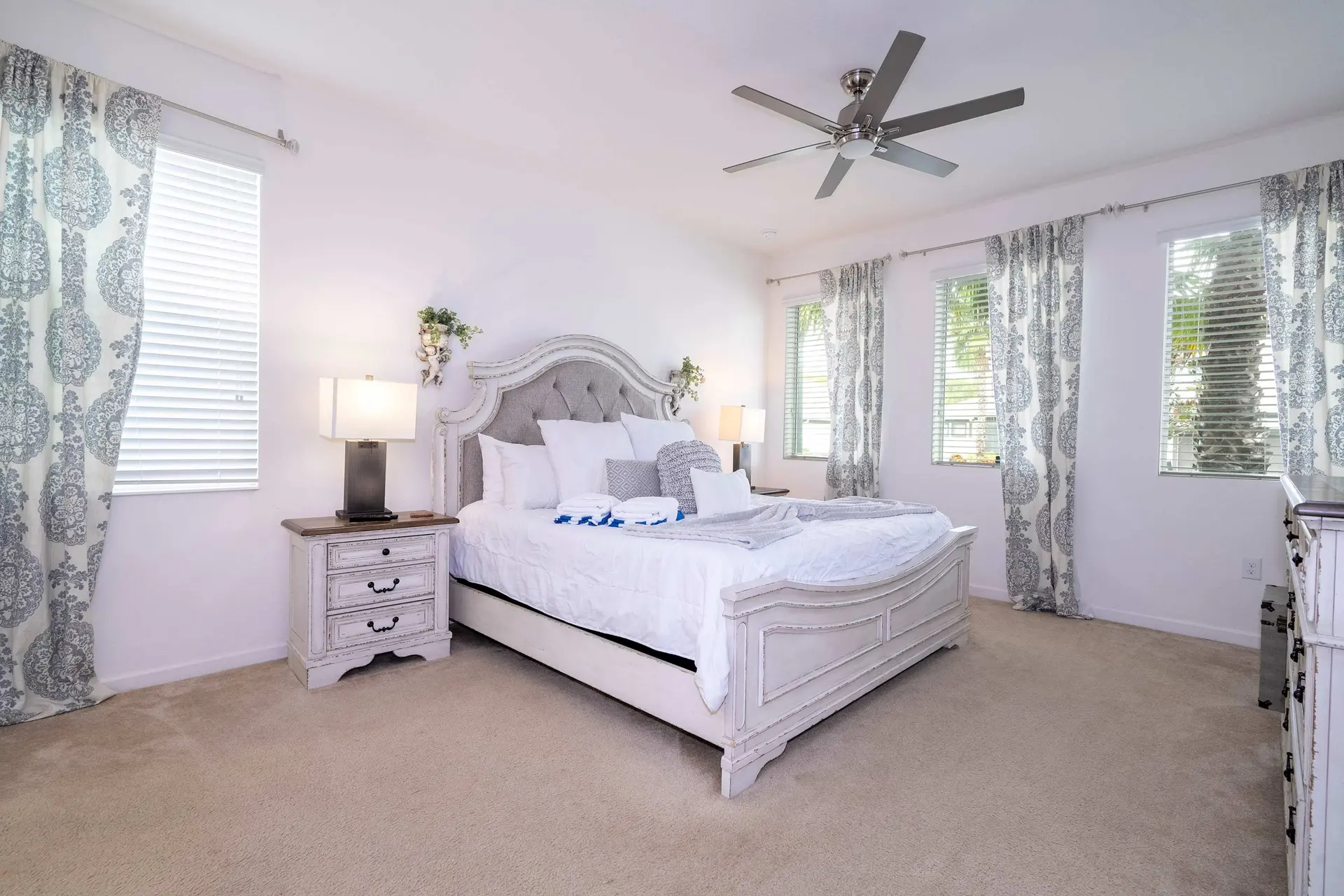 Spacious 6-Bedroom Retreat Near Disney parks