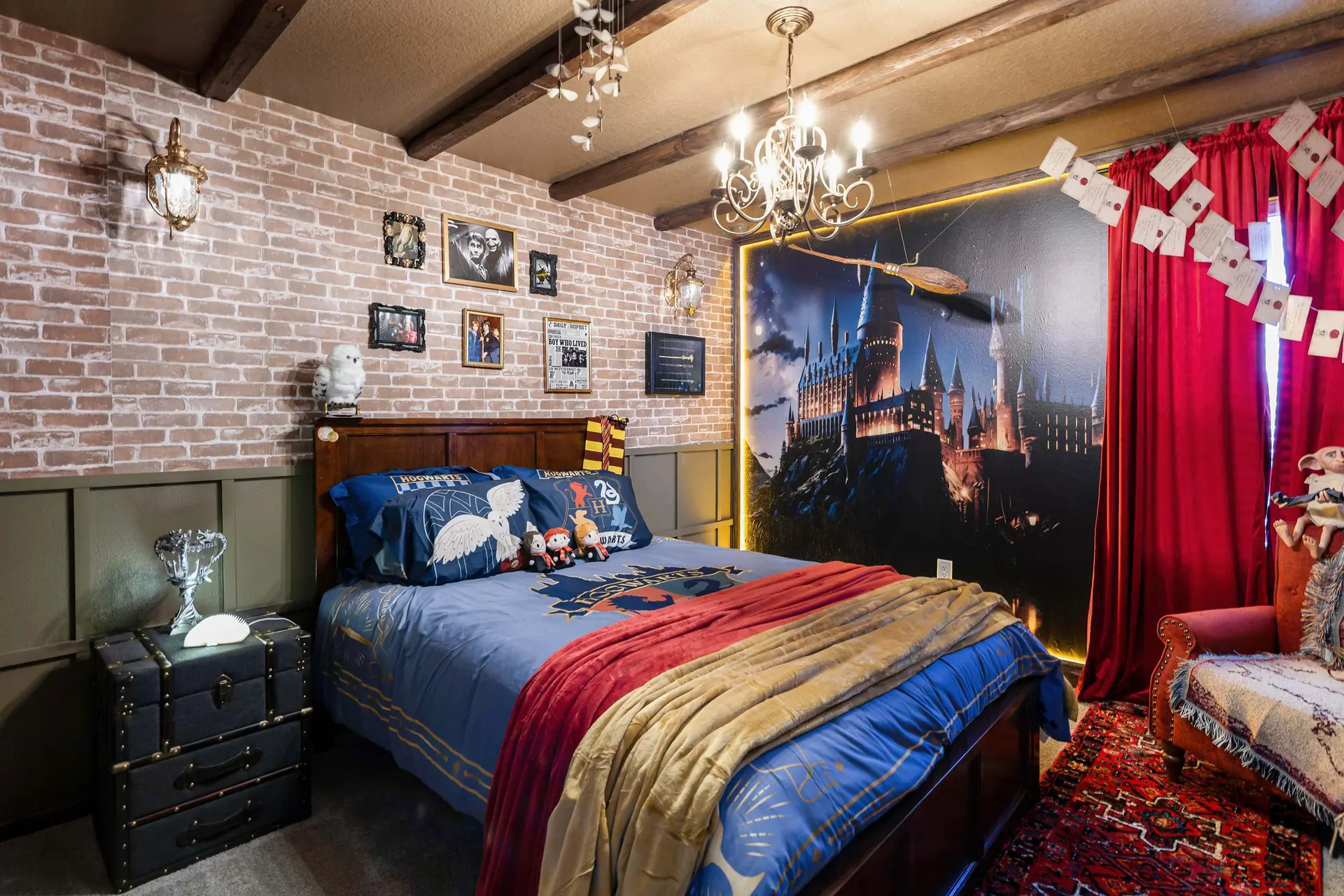 A whimsical Harry Potter themed bedroom with brick walls and a Hogwarts mural.