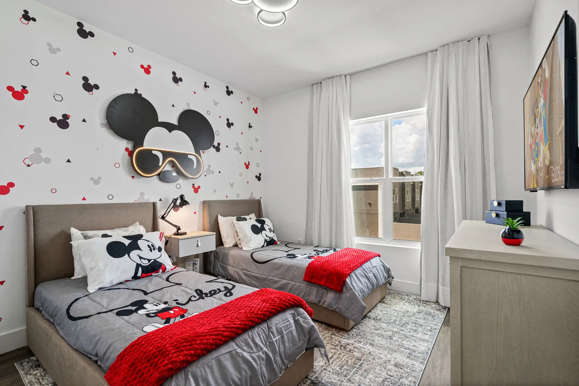 Elegant 5BR Home, Mickey & Harry Potter Rooms