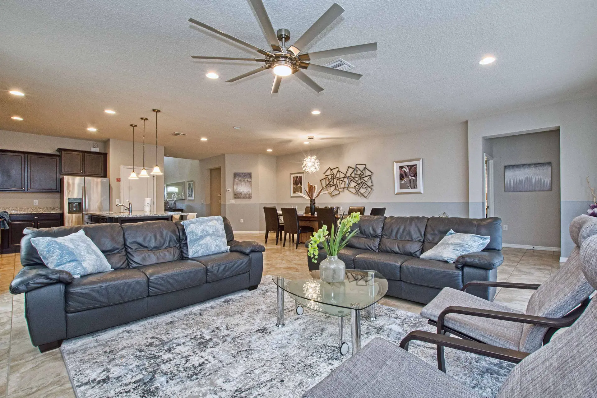 Home 8 Bdrm at Windsor Westside with Top Amenities