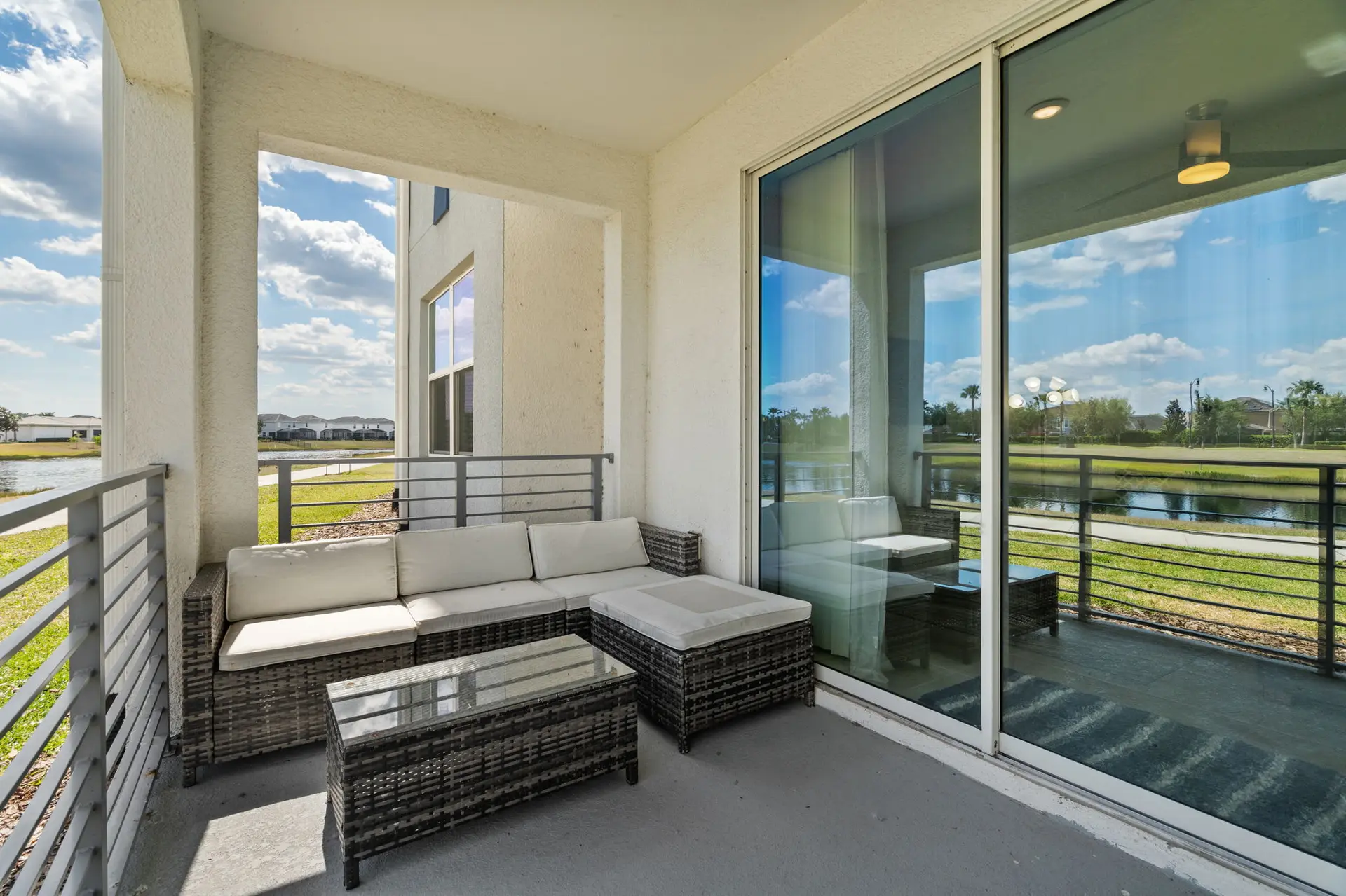 Cozy & Stylish 2BR Condo, Prime Storey Lake Spot