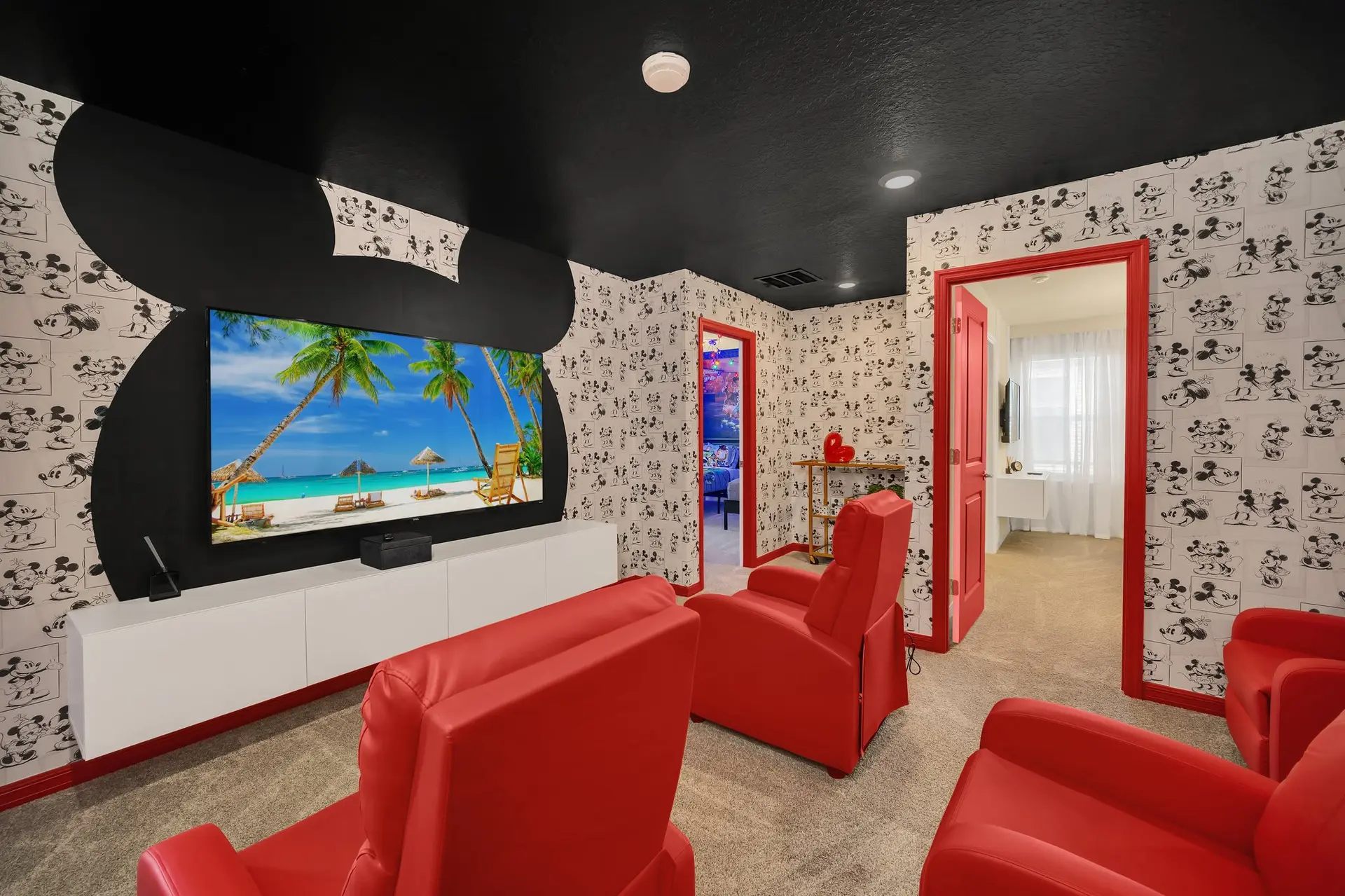 Chic 10BR Retreat with Themed Rooms & Pool