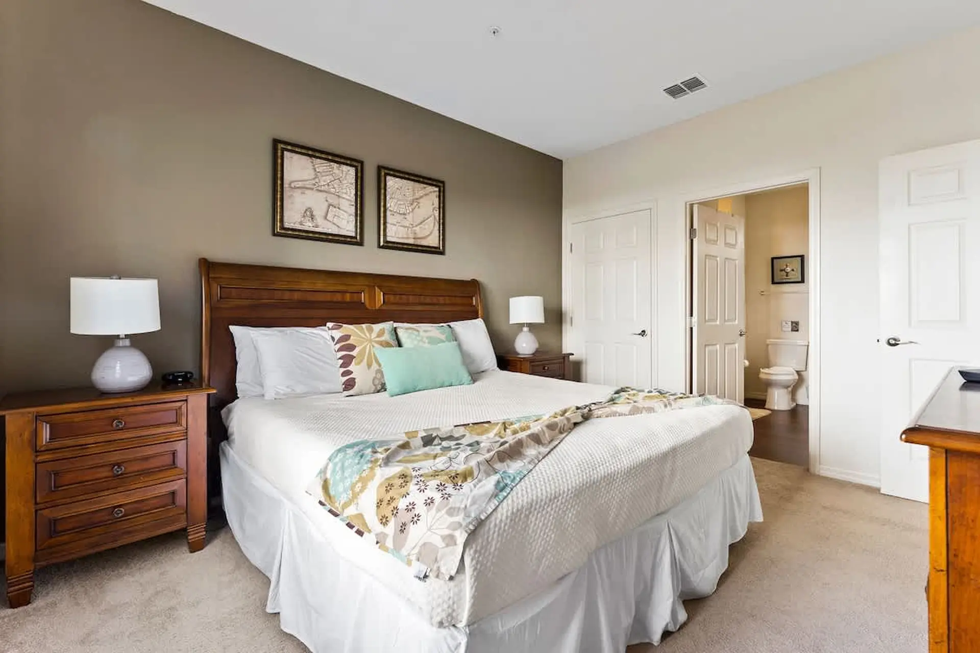 Welcoming 4 BR Sleeps 10 Guests WL2901