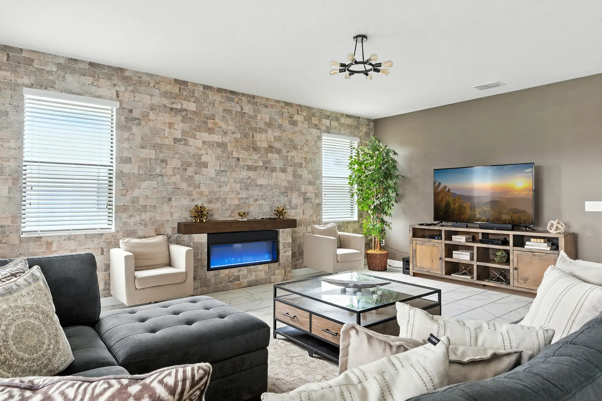 Luxury Decor 6BR at Storey Lake sleeps 16