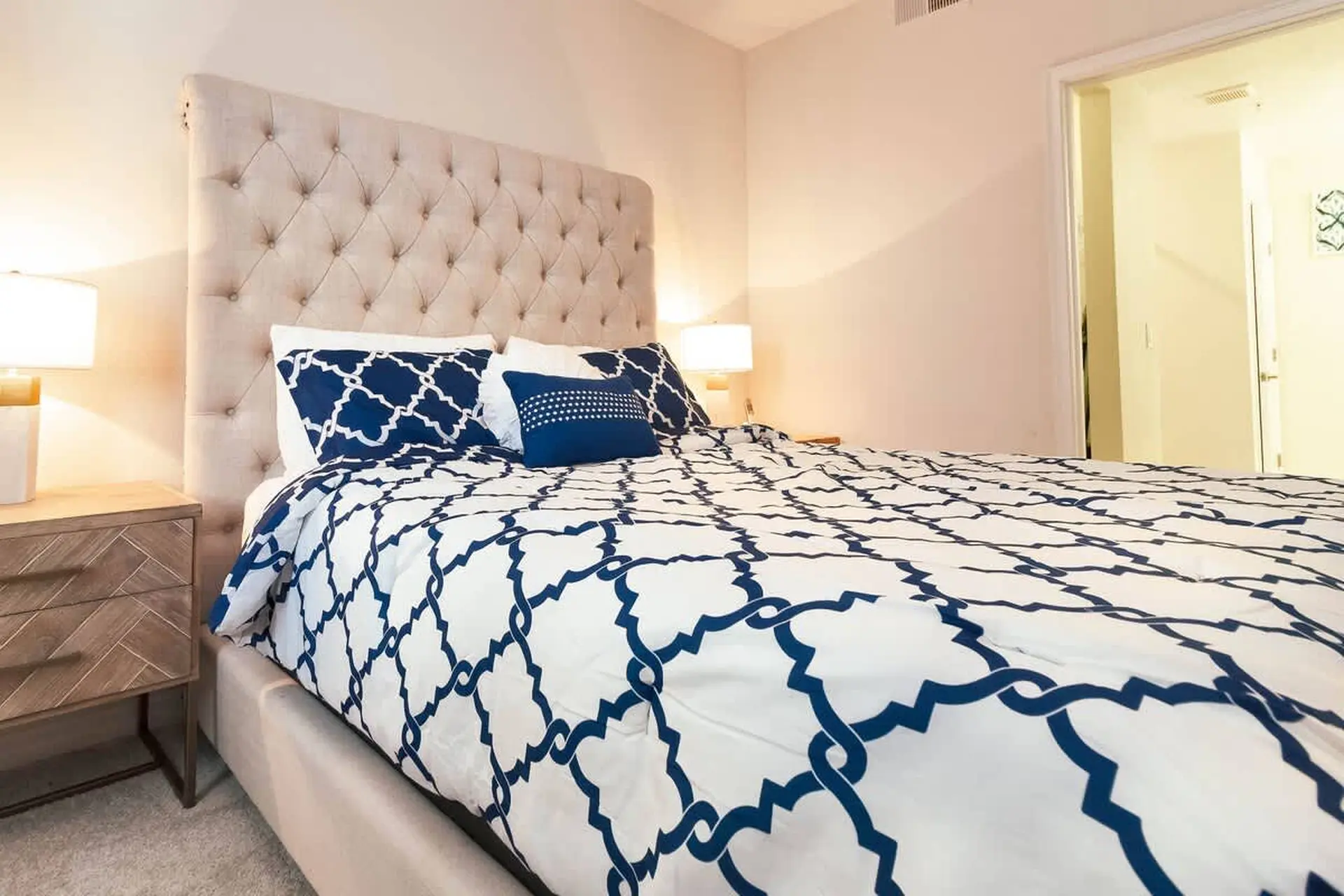 Beautiful Decor 2BR Apartment Near Disney
