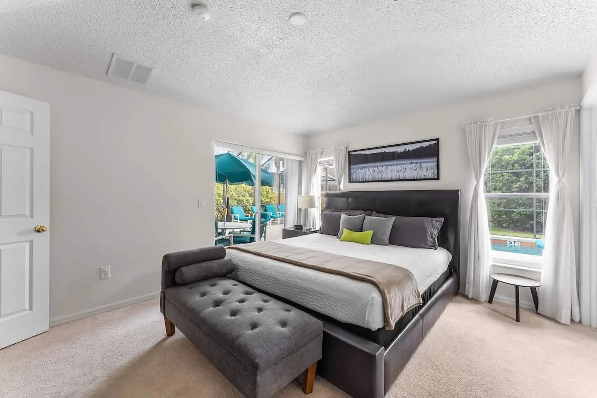 Stair-Free 4BR Home for 8 - TV210
