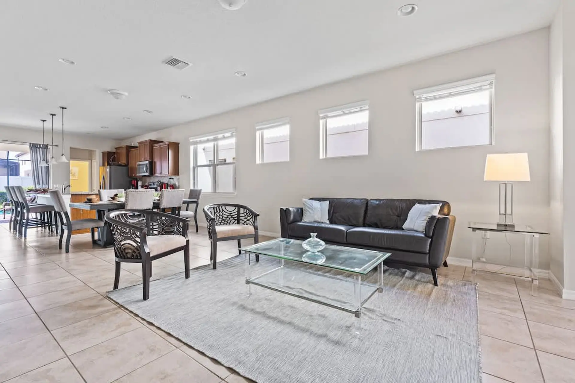Pet Friendly Amazing 5 BR sleeps 10 WW2116