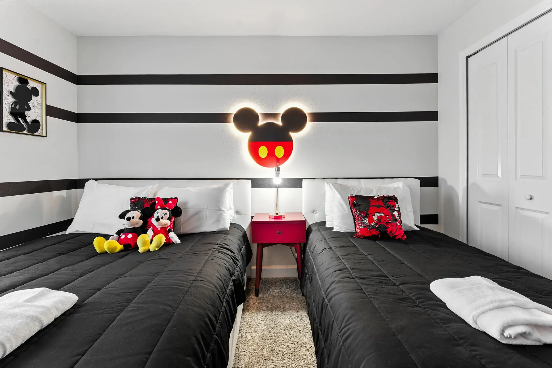 Beautiful Storey Lake Retreat, Minutes from Disney