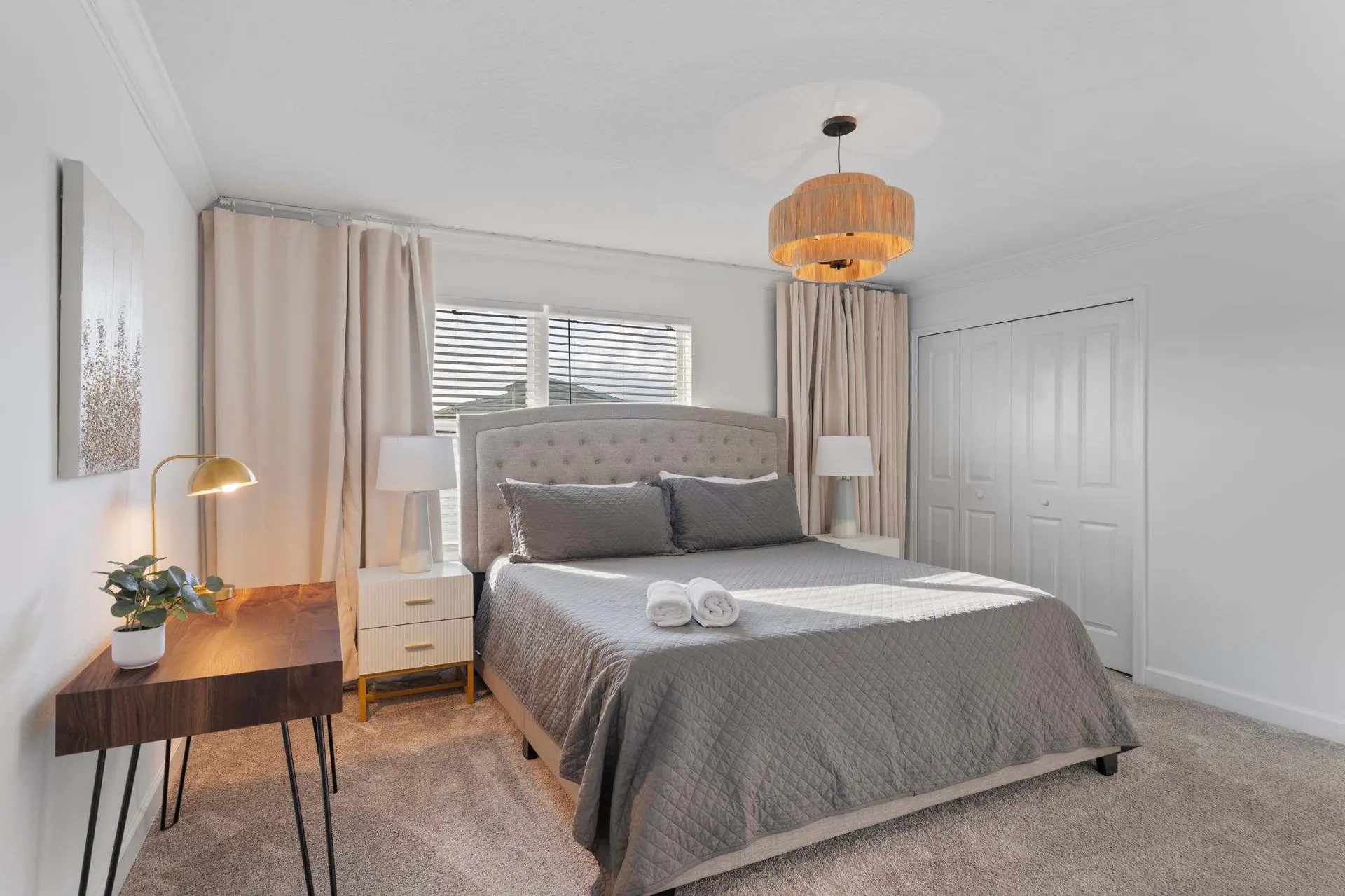 Modern 4 Bed Home, Themed Rooms, Prime Location