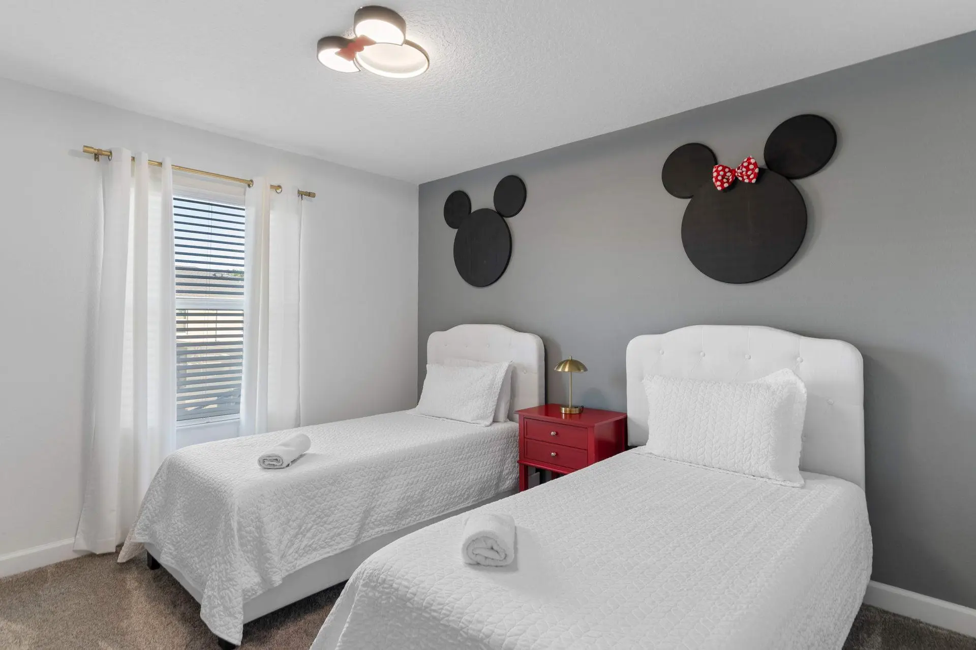 Modern 4 Bed Home, Themed Rooms, Prime Location
