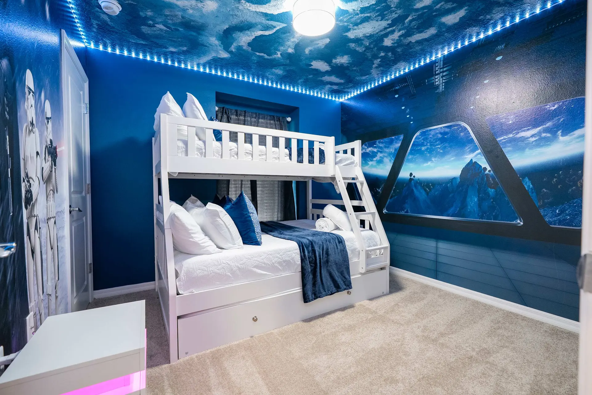 Simply Amazing 5BR Chic Retreat Themed Fun & Style