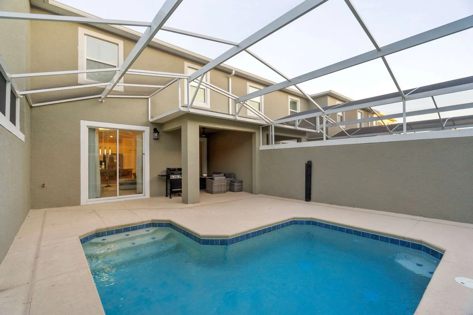 Special 4bedroom TH w-private pool next to Disney
