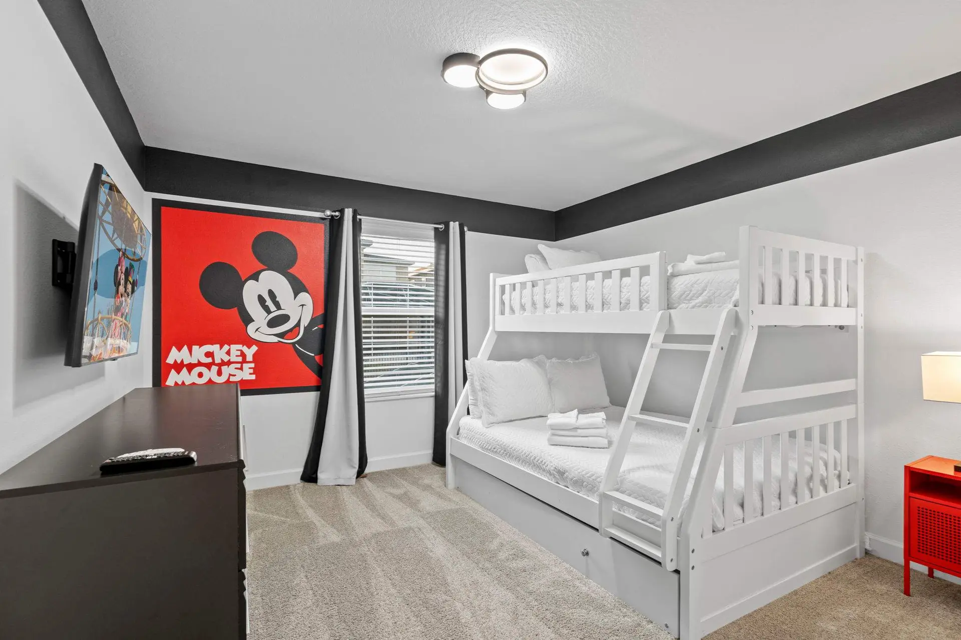 Special 4bedroom TH w-private pool next to Disney
