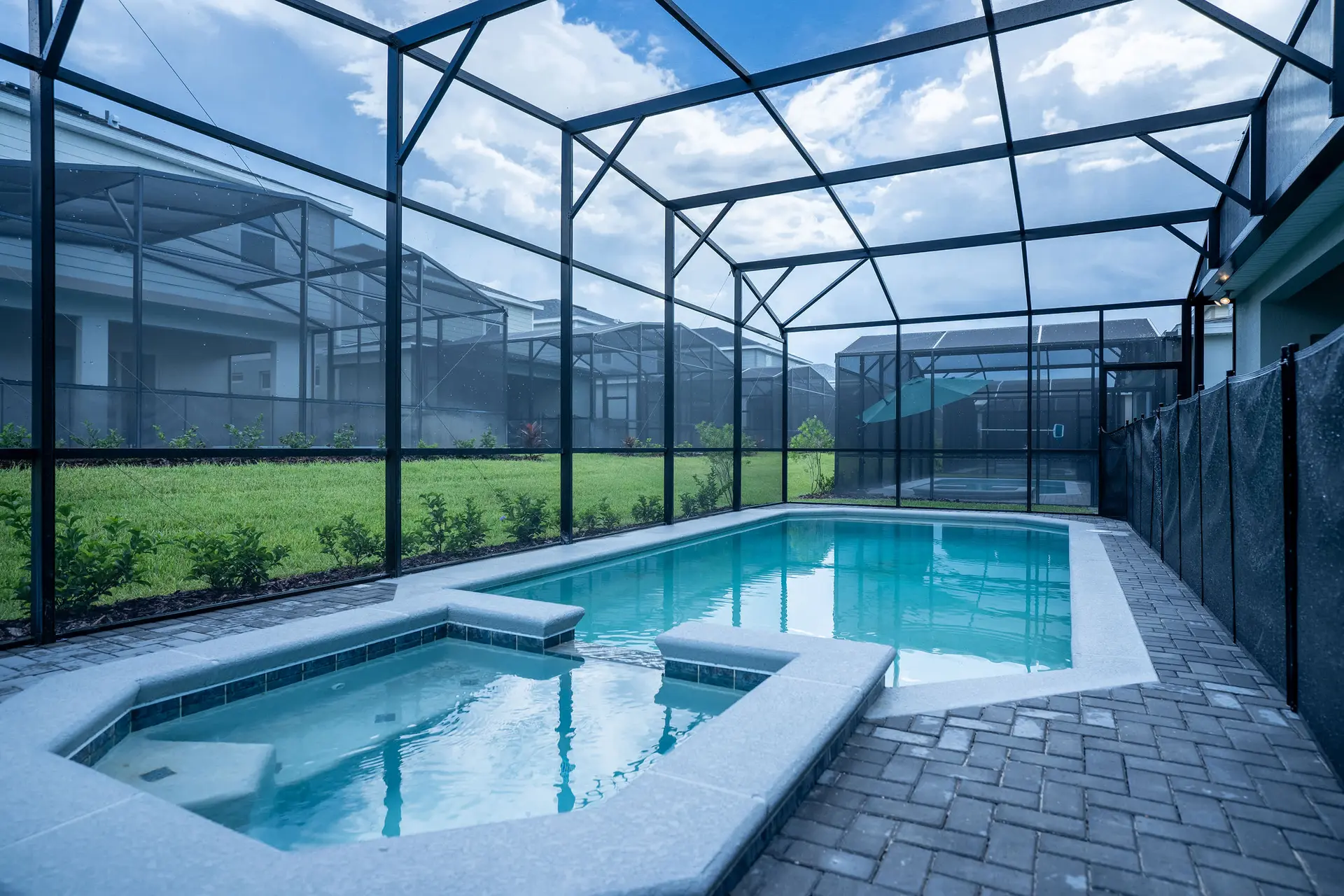 Fun and Relax, 10 Bed Home, Pool, Themed Rooms