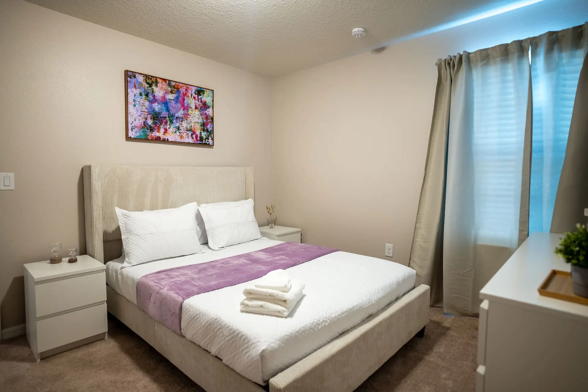 Fun and Relax, 10 Bed Home, Pool, Themed Rooms