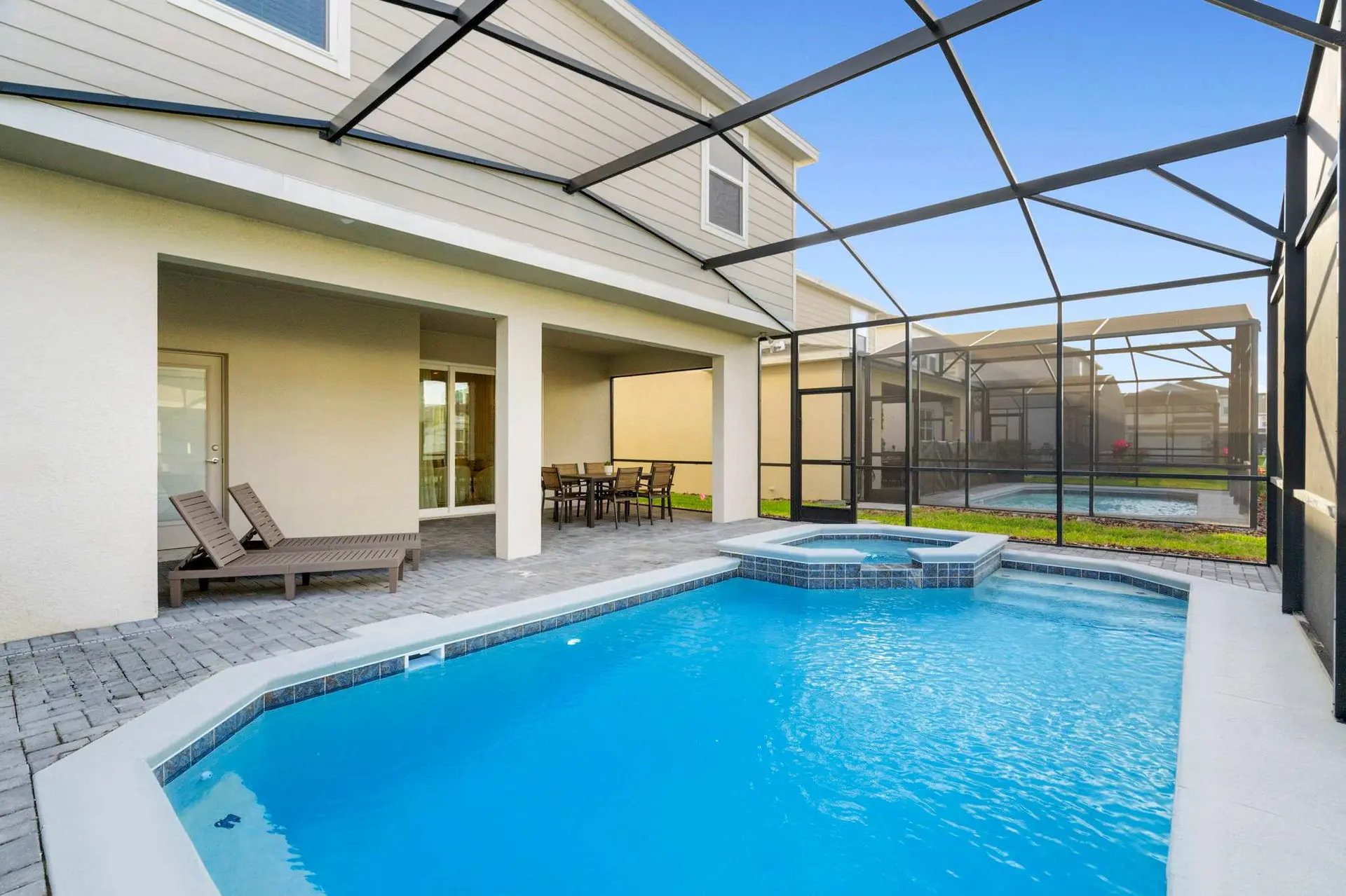 Chic 7Bed with private pool, theme bedrooms