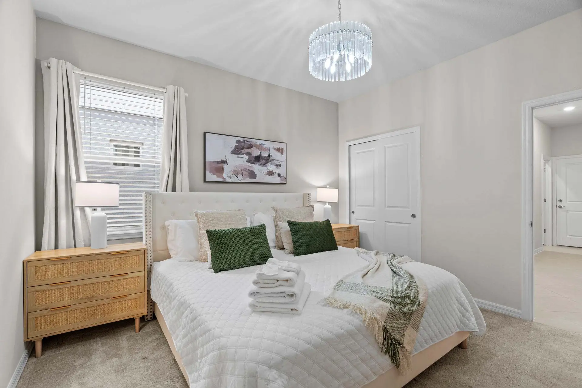 Chic 7Bed with private pool, theme bedrooms