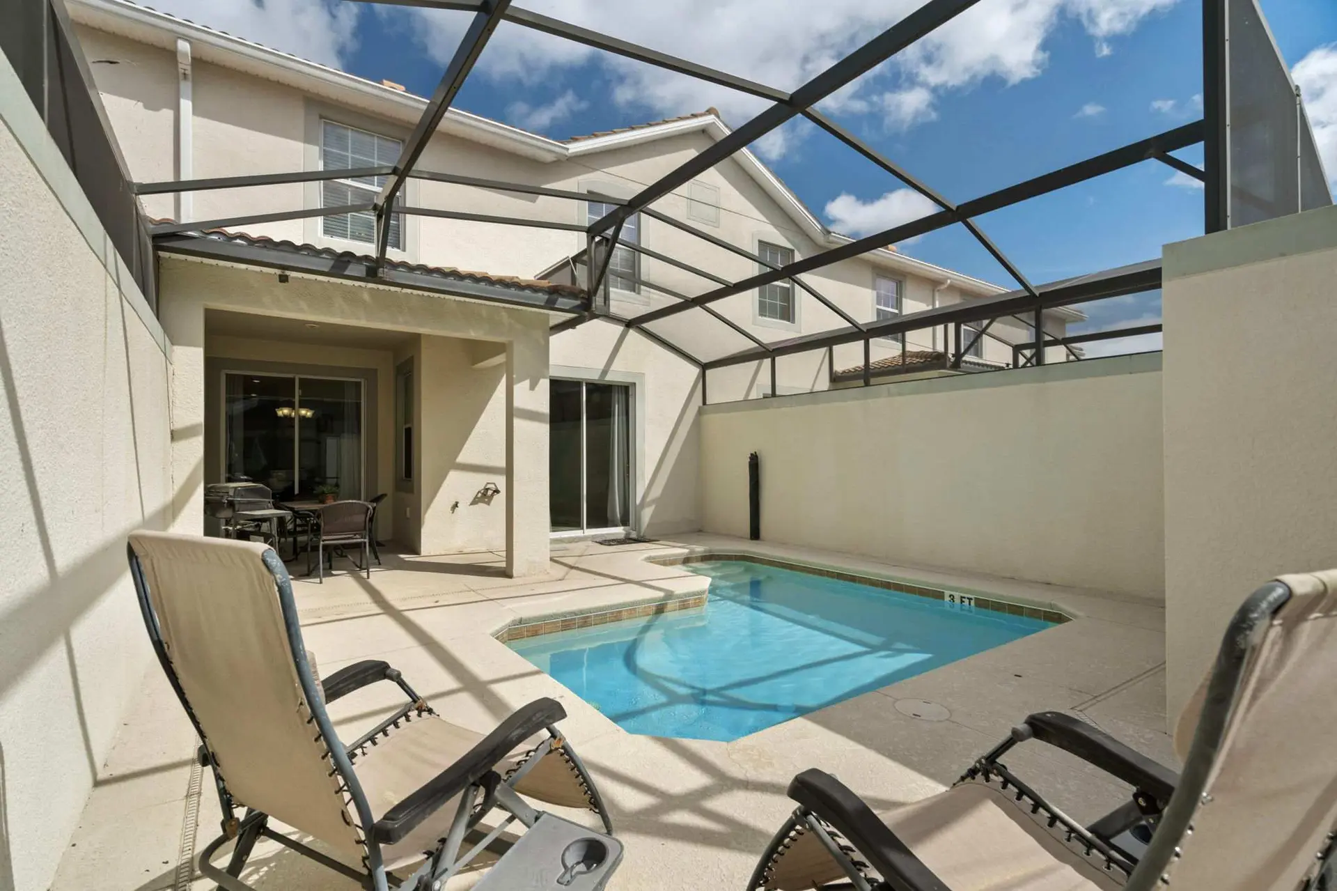 Spacious 4BR Townhome with Pool at Storey Lake
