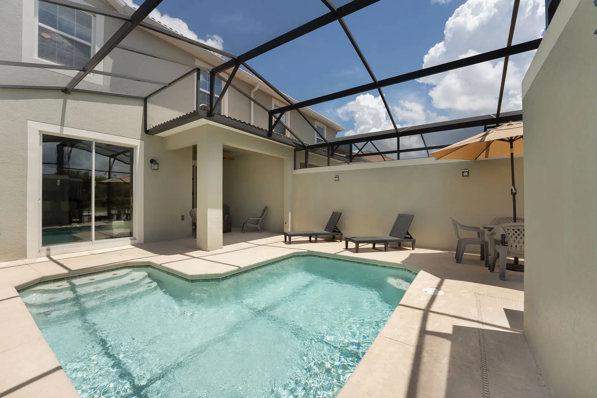 Comfort Stay with Pool Near Attractions