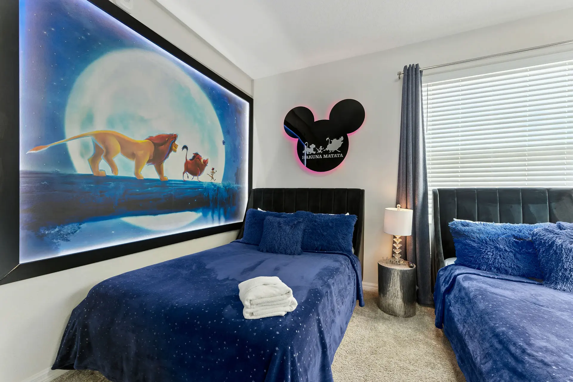 Beautiful Lakeview Retreat Near Disney