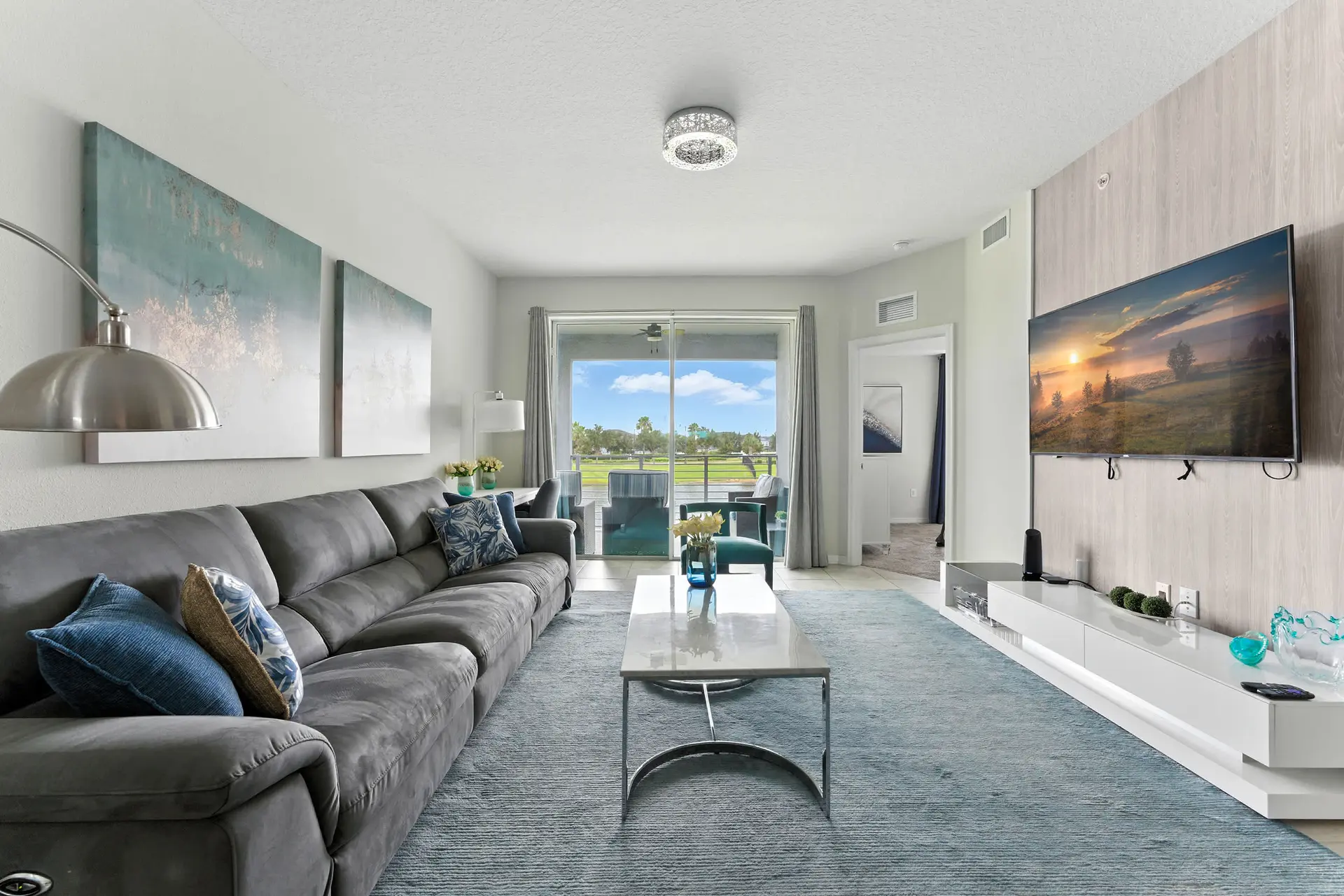 Beautiful Lakeview Retreat Near Disney