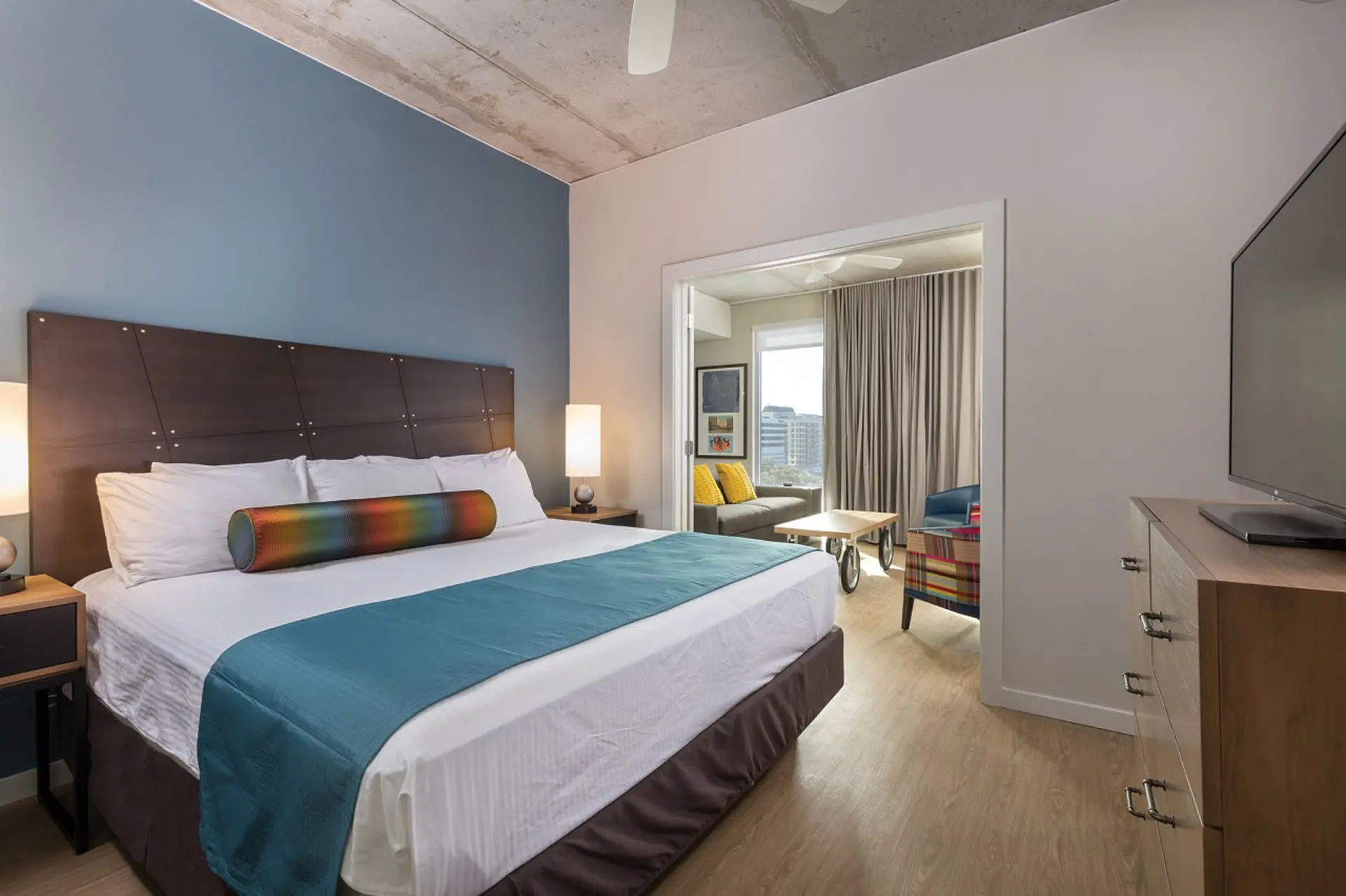 See all Austin has to offer in this Studio Apt with pool and gym onsite